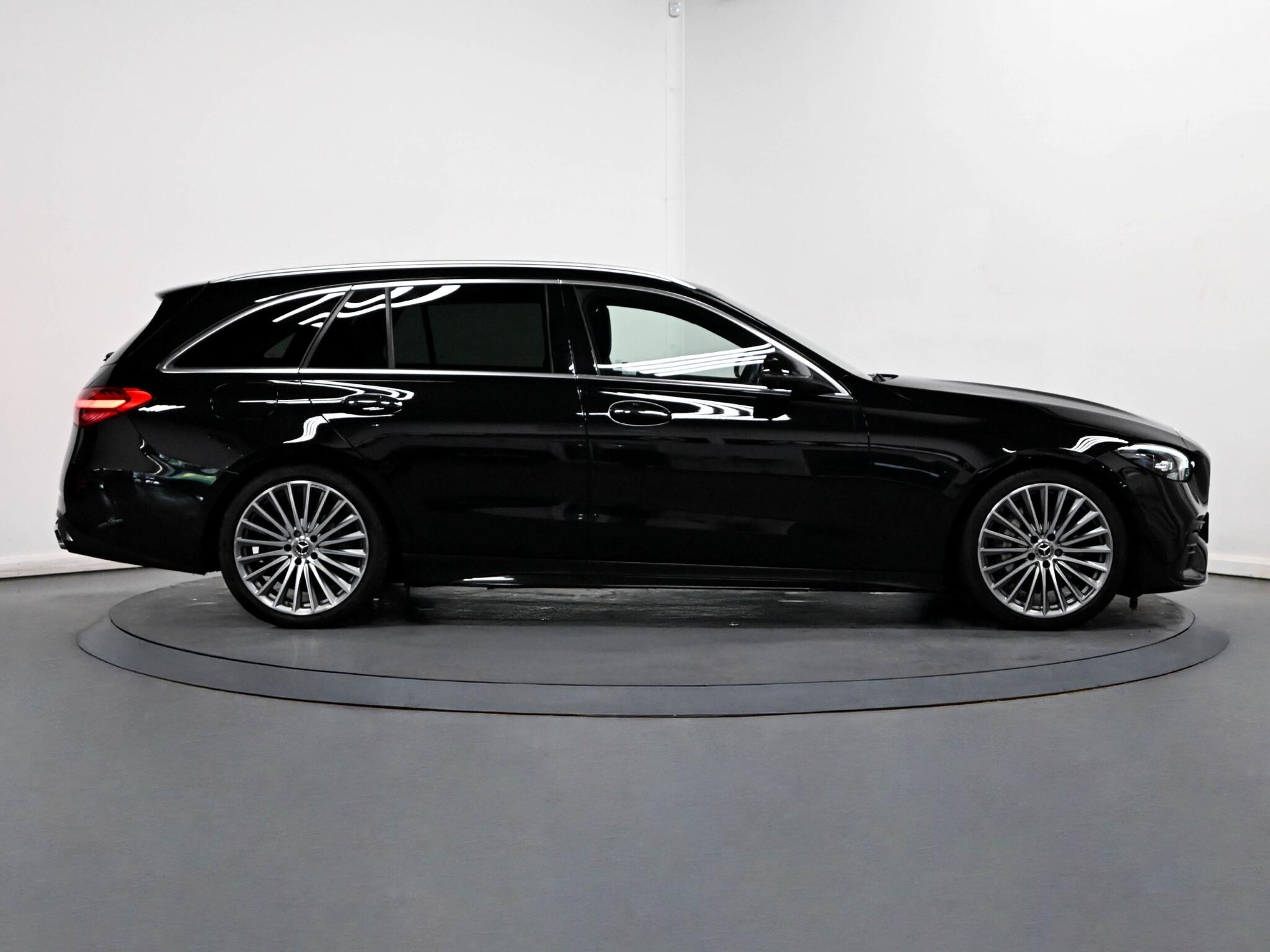 Mercedes-Benz C-Class view 35