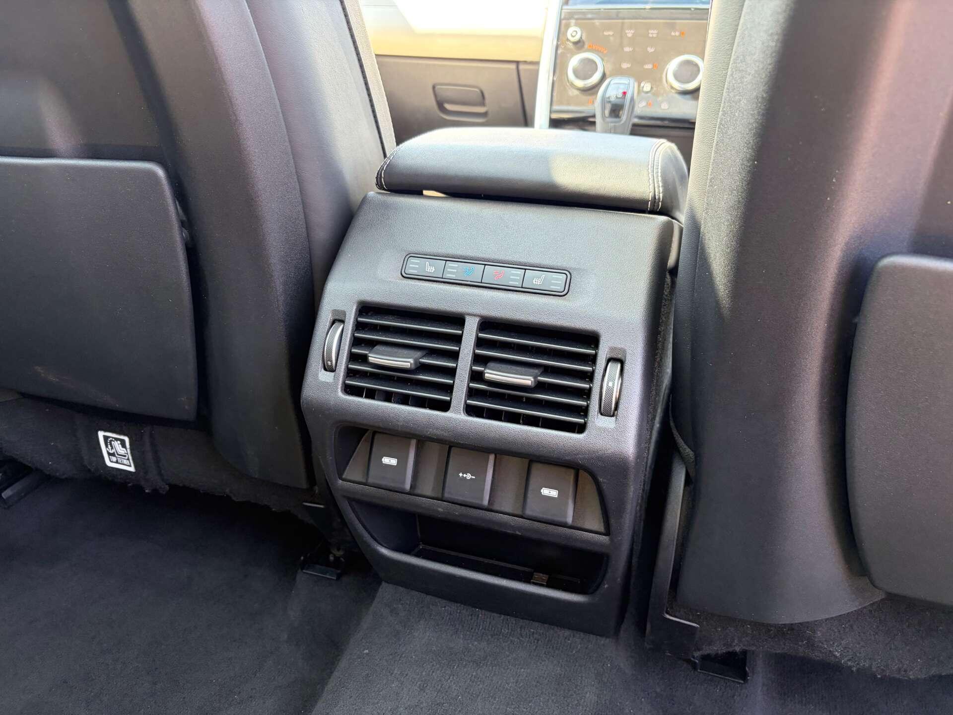 Land Rover Discovery Sport view 31