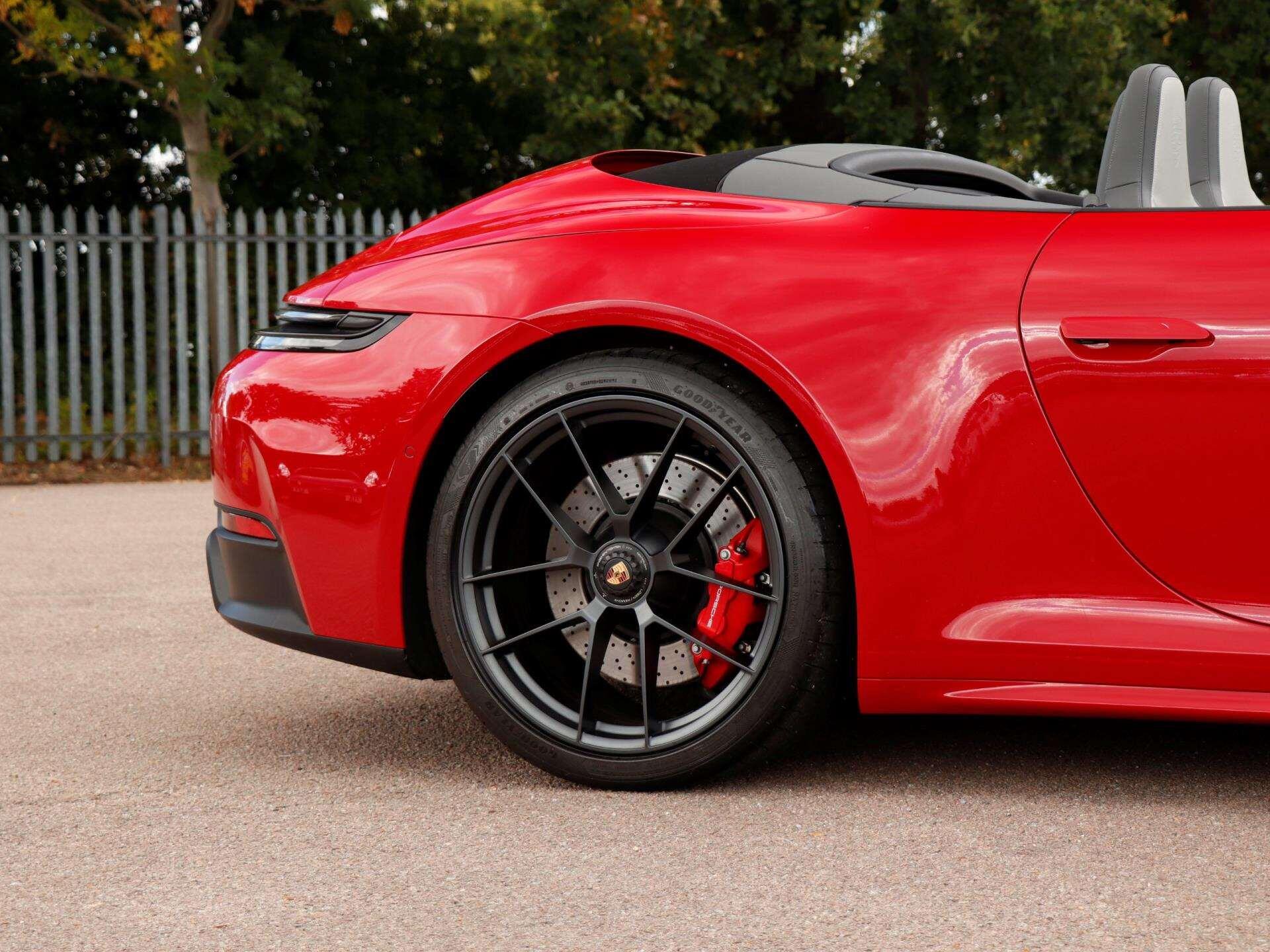 Porsche 911 view 37