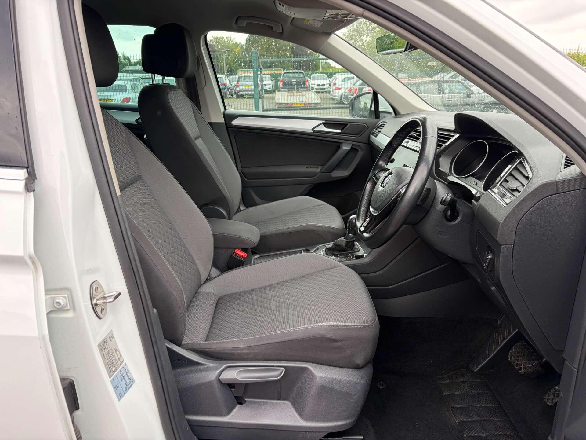 Volkswagen Tiguan view 36