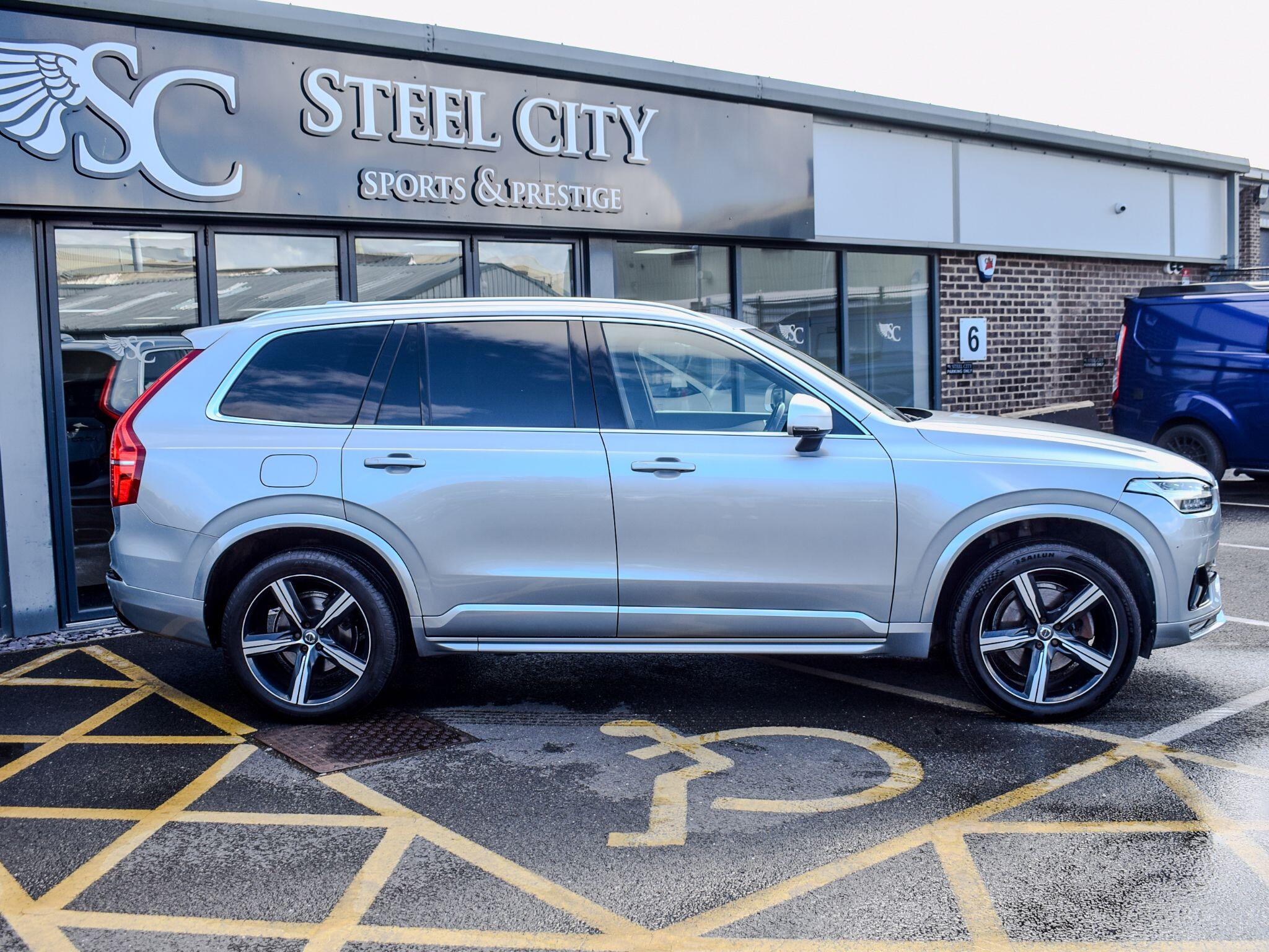 Volvo XC90 view 3