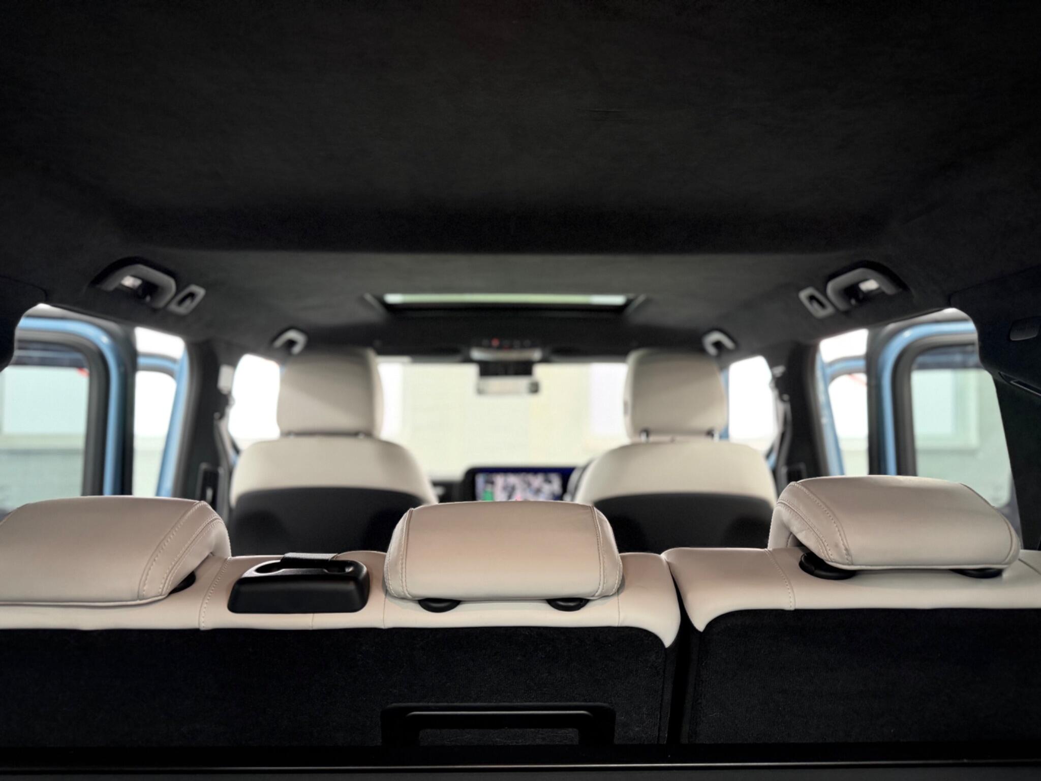Mercedes-Benz G-Class view 28