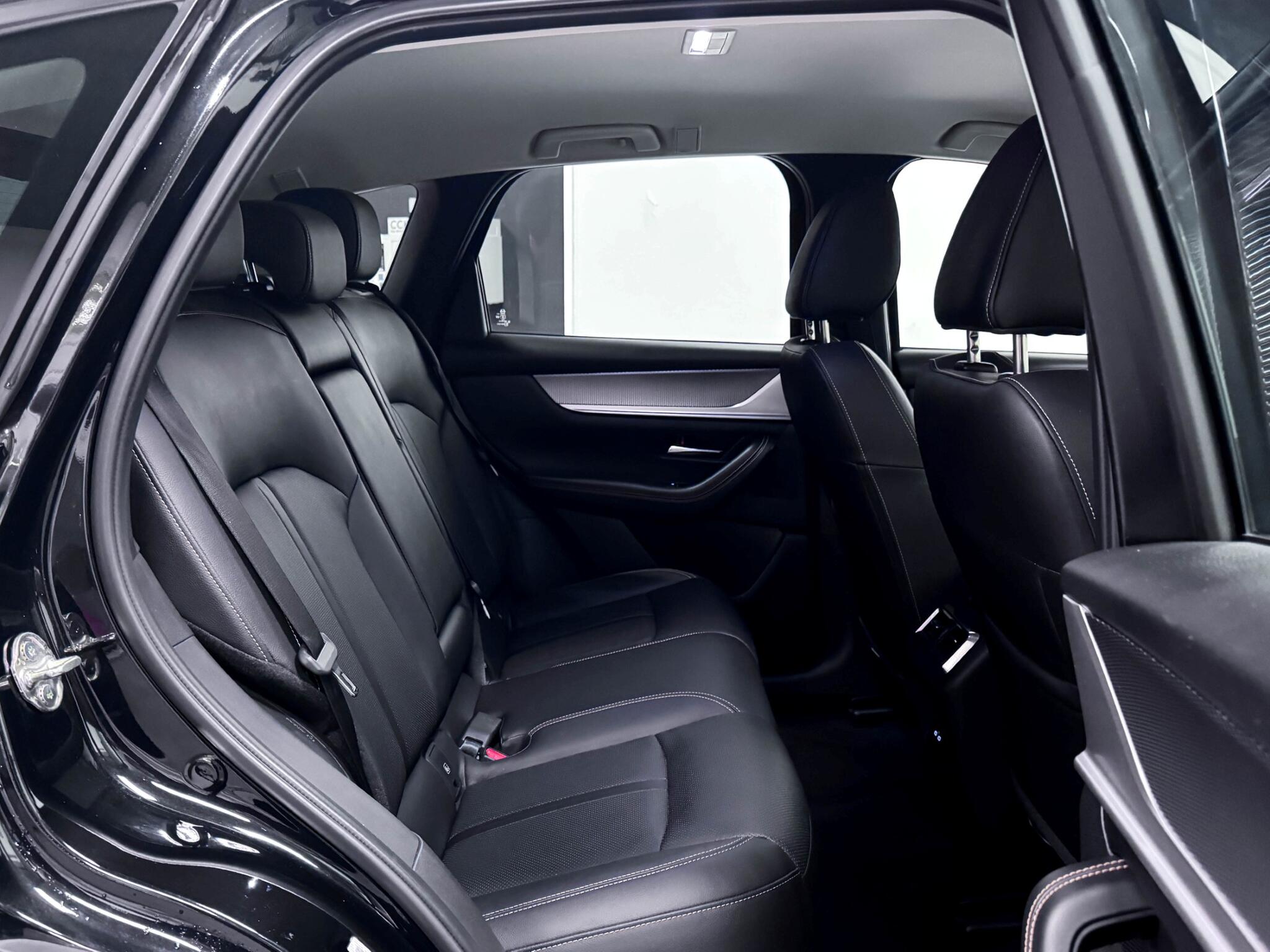 Mazda CX-60 view 9
