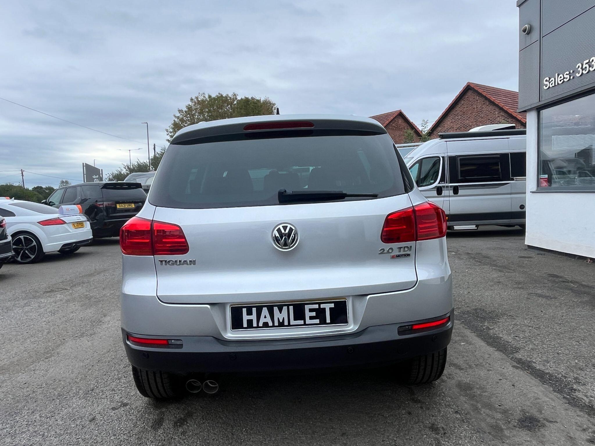 Volkswagen Tiguan view 4
