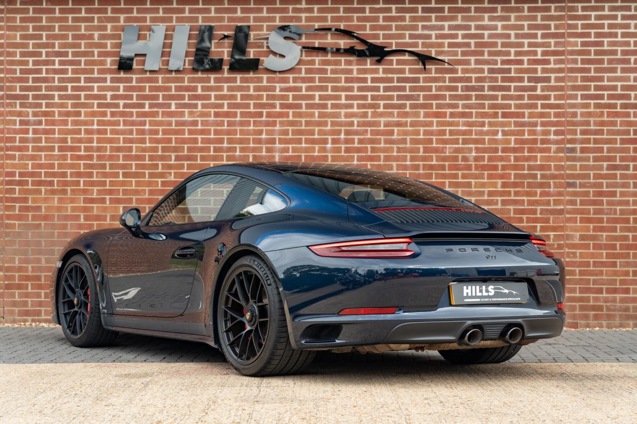 Porsche 911 view 4