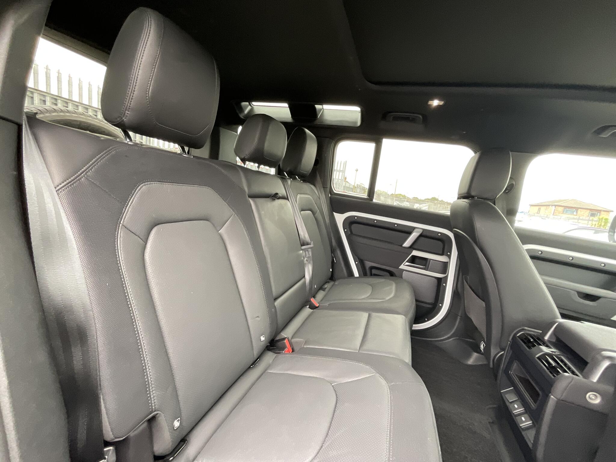 Land Rover Defender 110 view 11