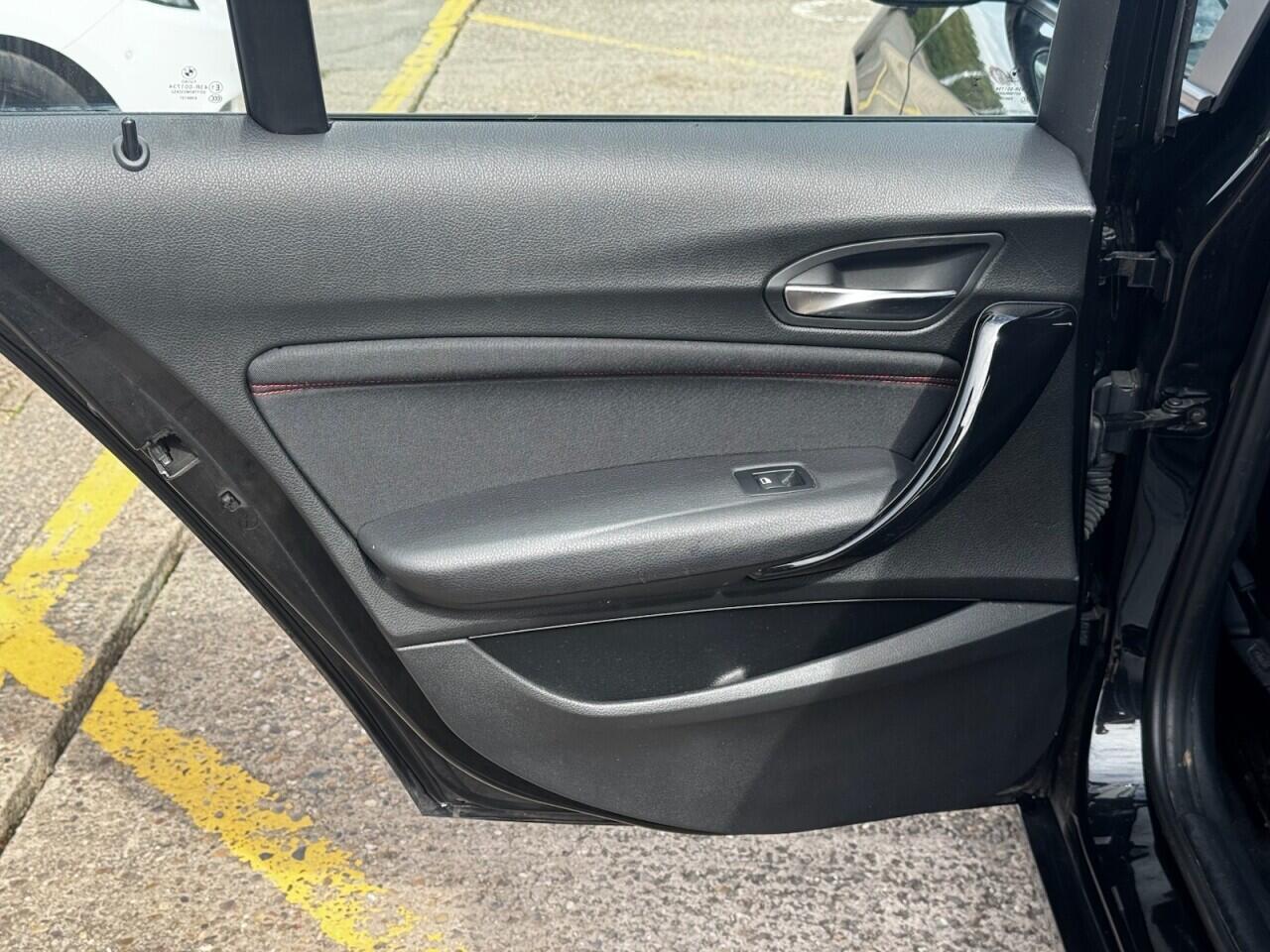BMW 1 Series view 30