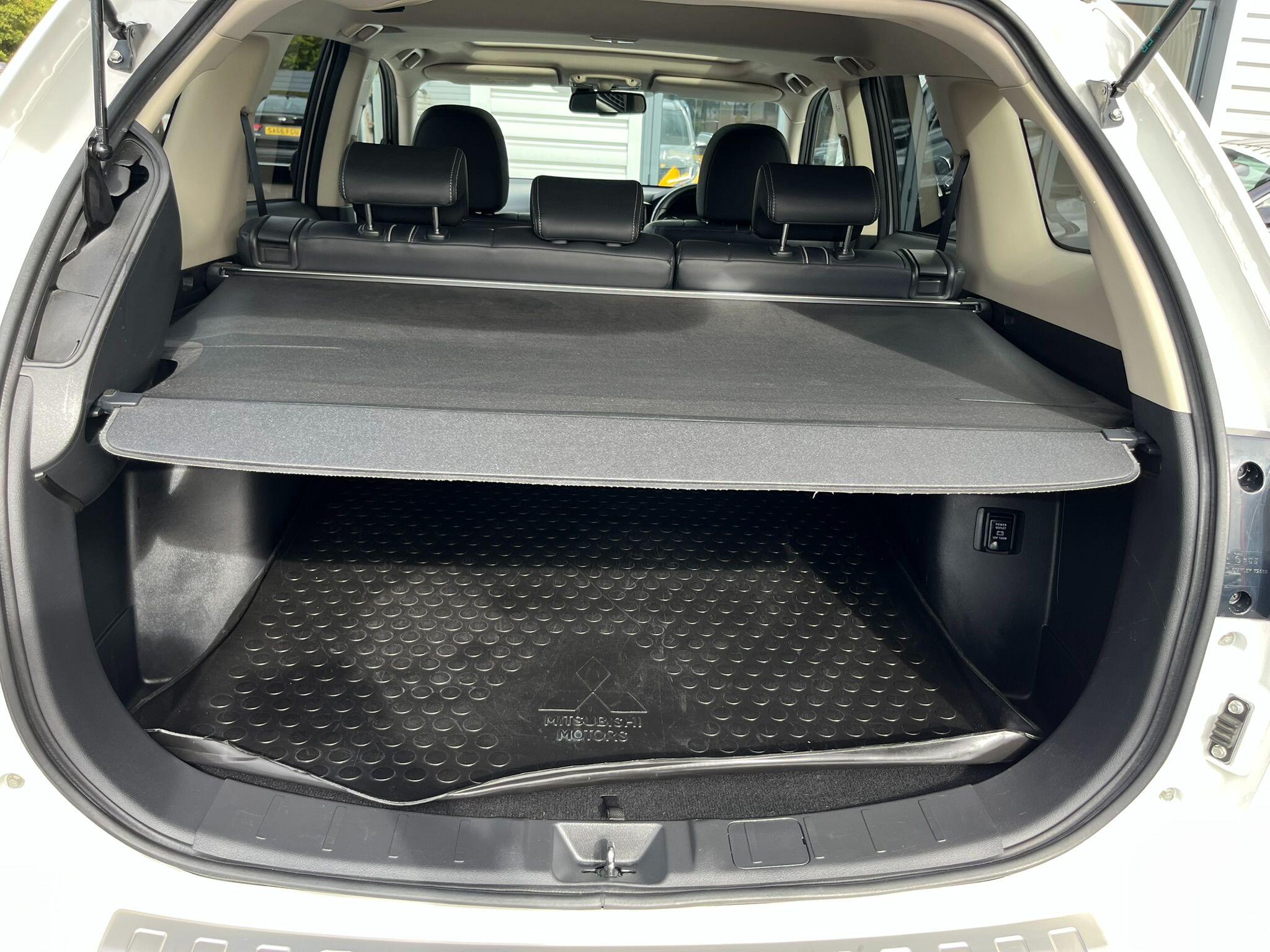 Mitsubishi Outlander view 37