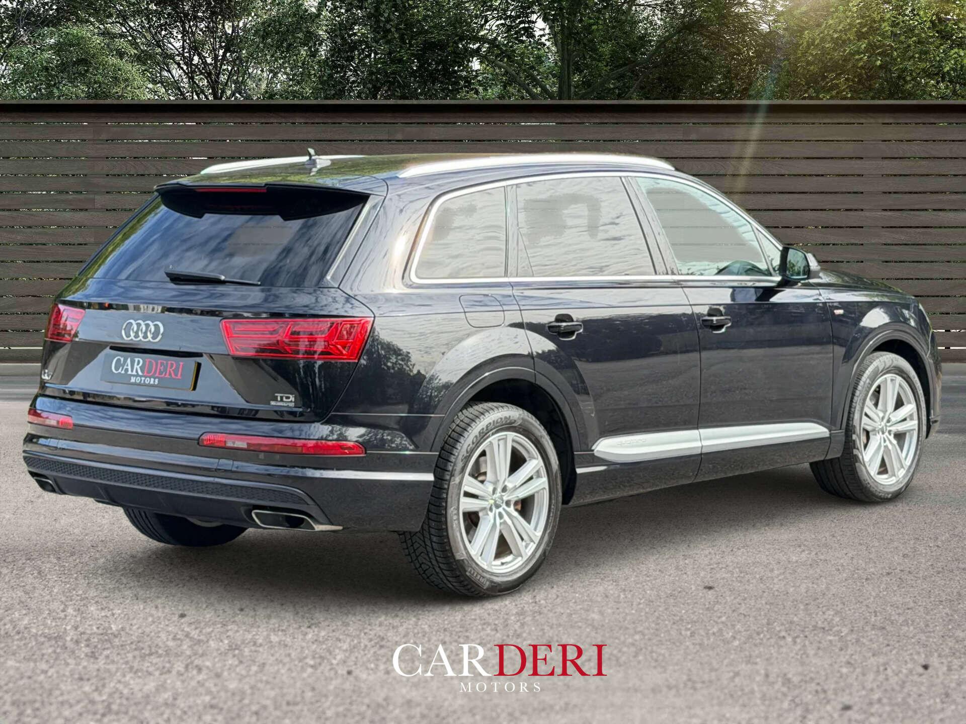 Audi Q7 view 20