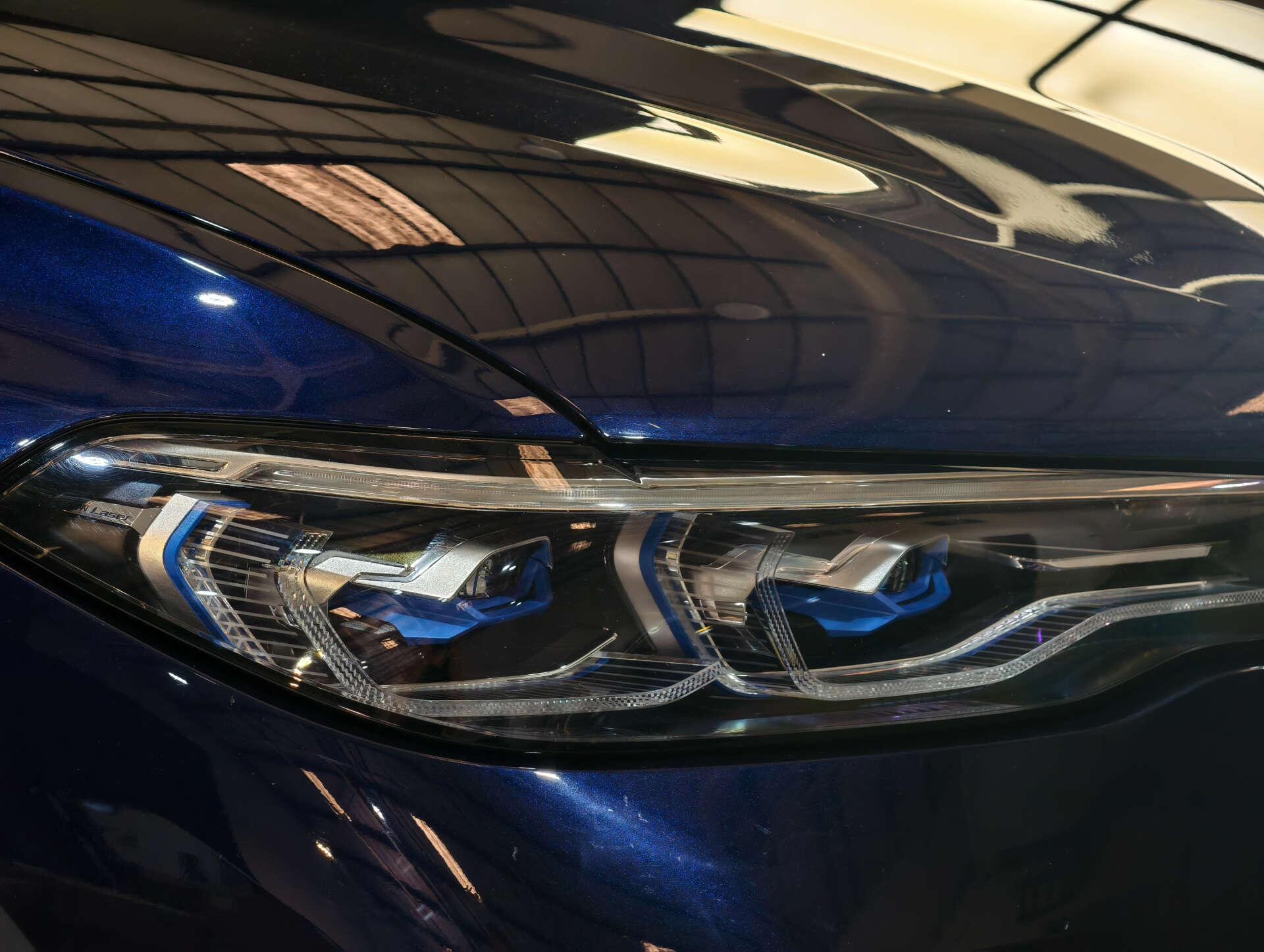 BMW X7 view 4