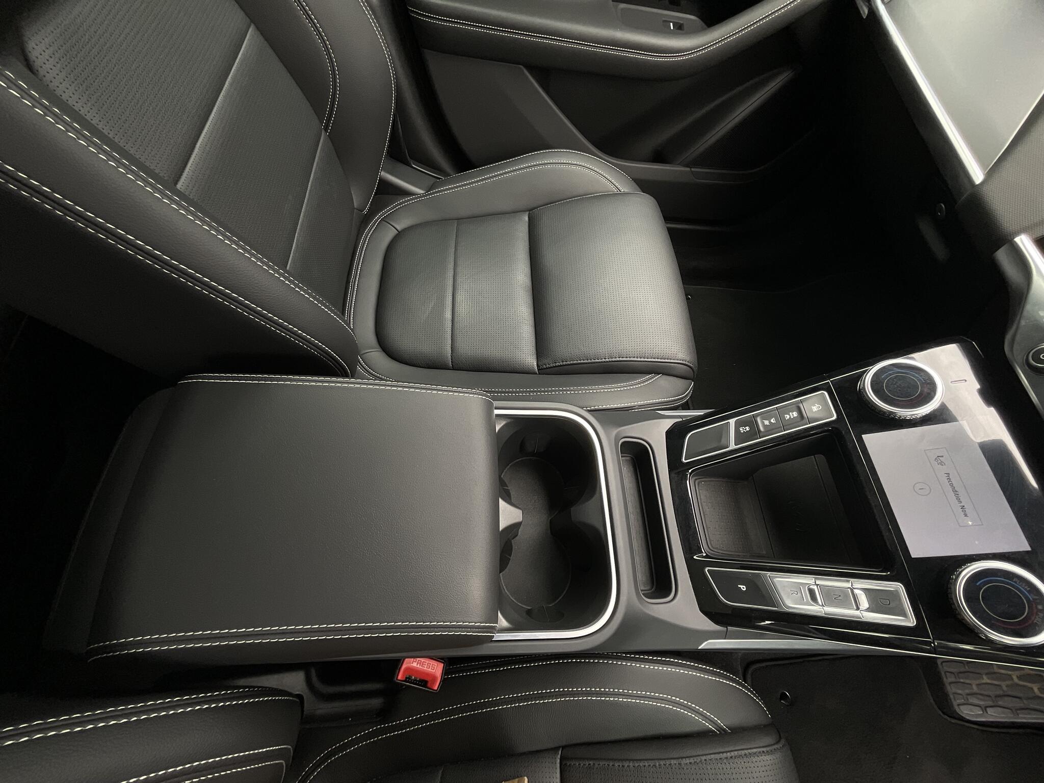 Jaguar I-Pace view 32