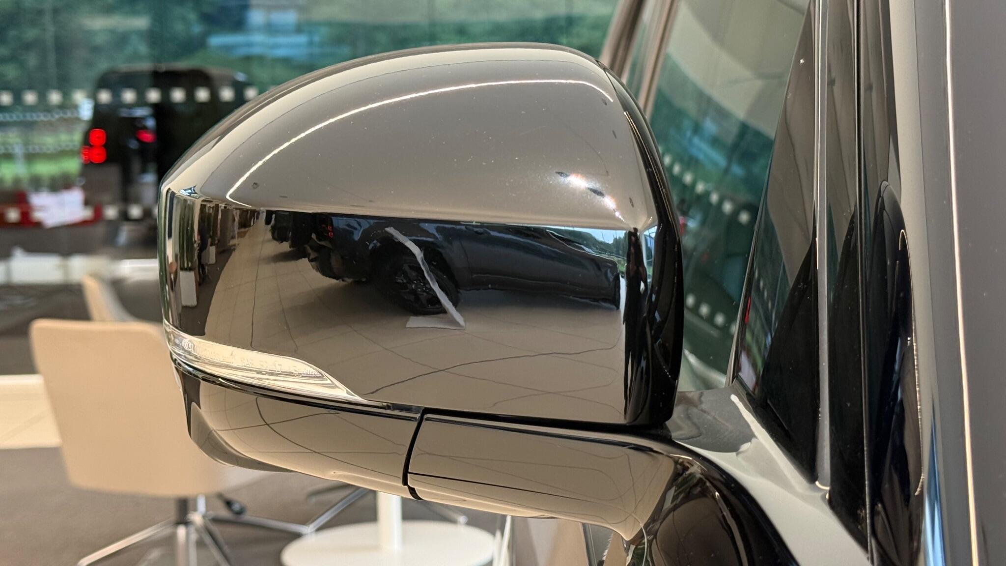 Land Rover Discovery view 27