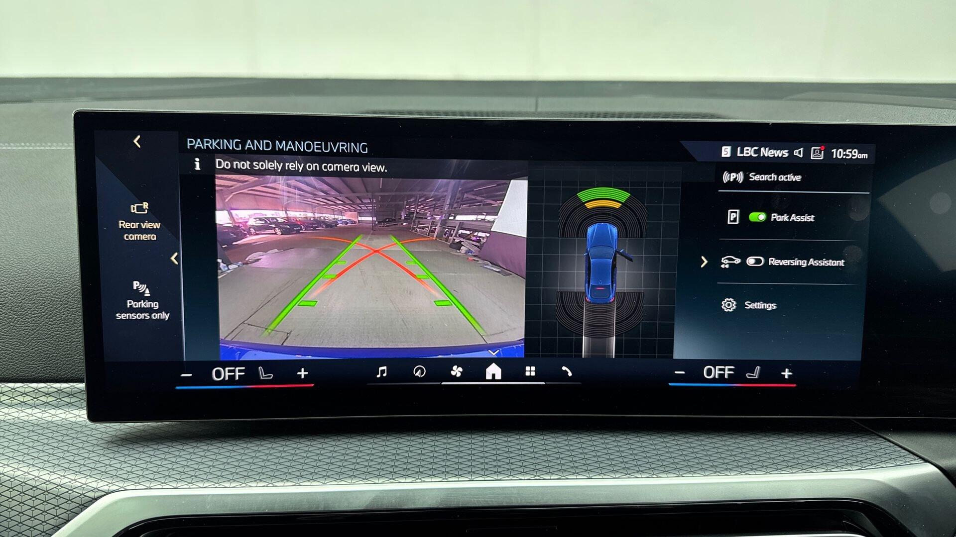 BMW i4 view 25