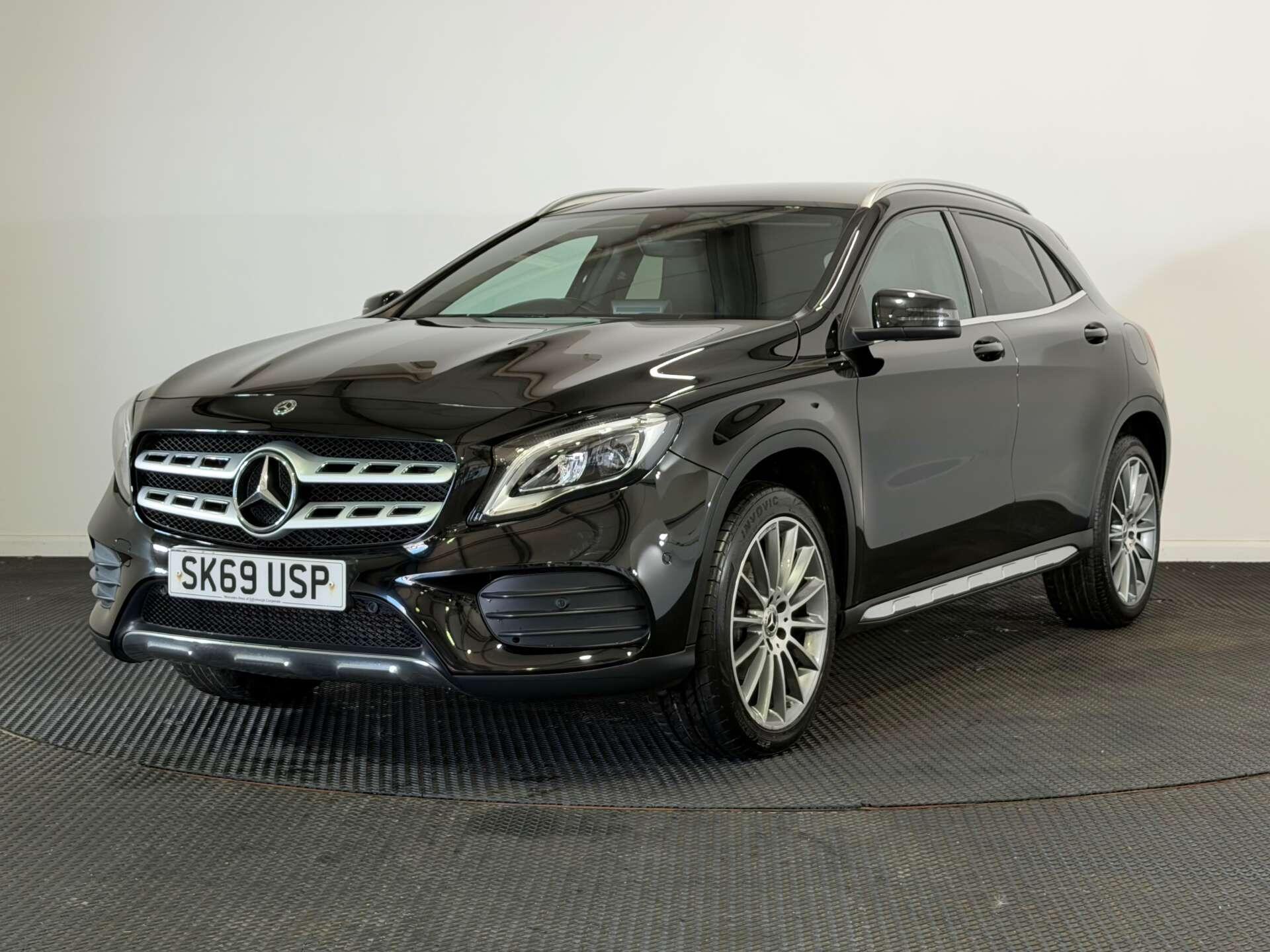 Mercedes-Benz GLA view 3