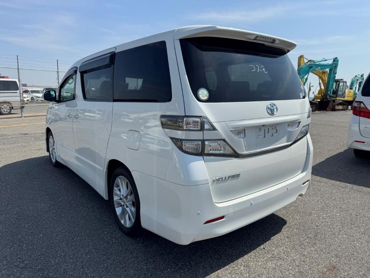 Toyota Vellfire view 3