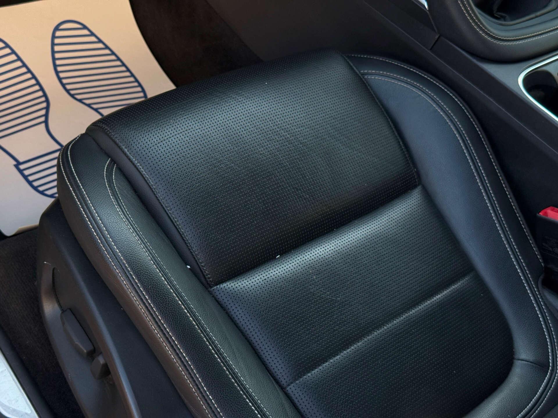 Jaguar E-Pace view 44