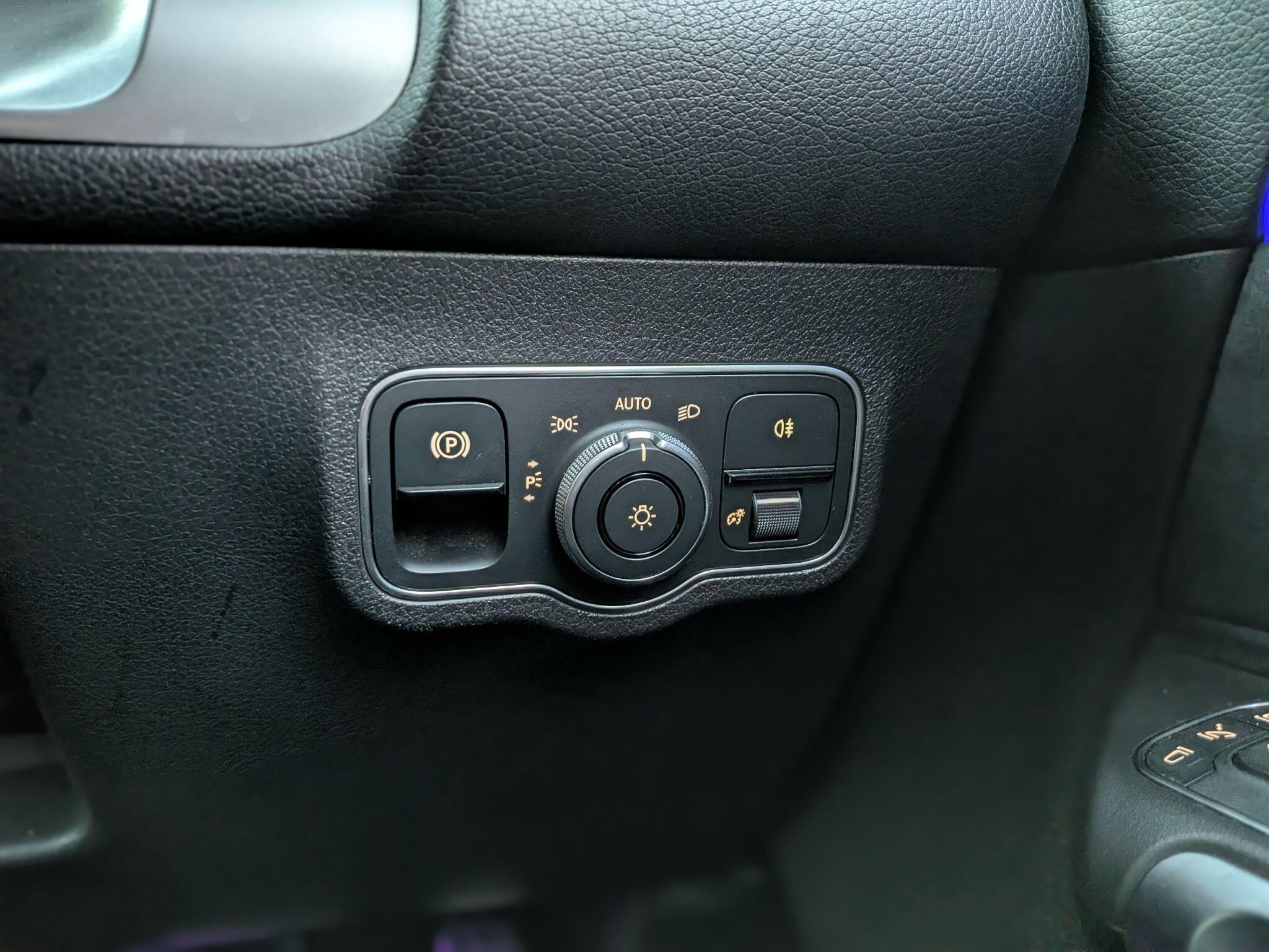 Mercedes-Benz GLB view 45