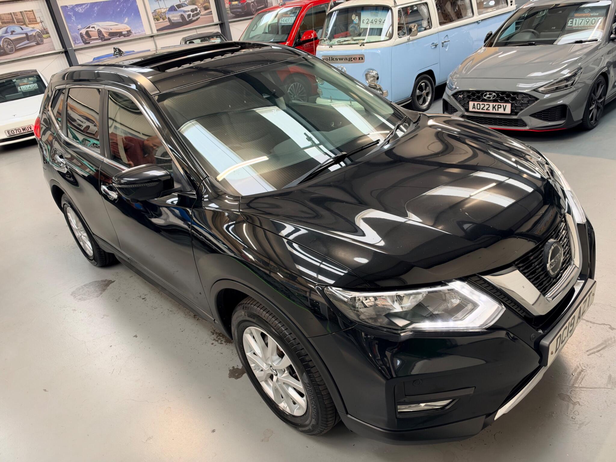 Nissan X-Trail view 2