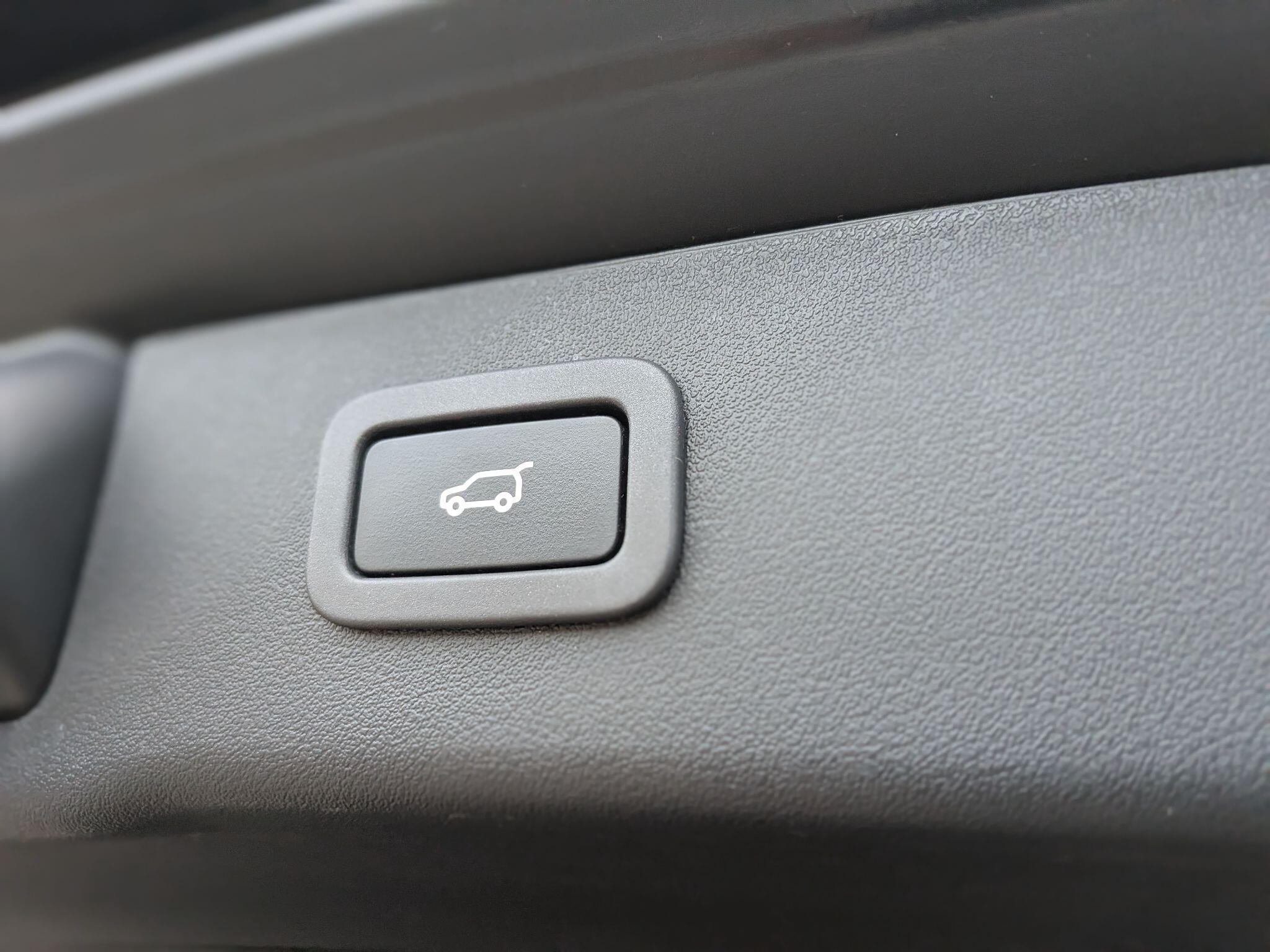 Jaguar XF view 55
