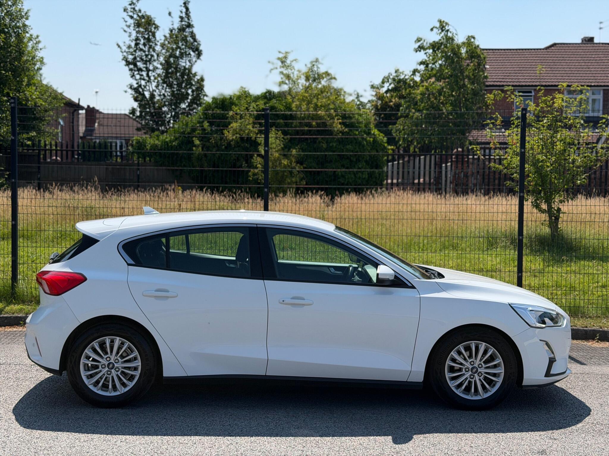 Ford Focus view 11