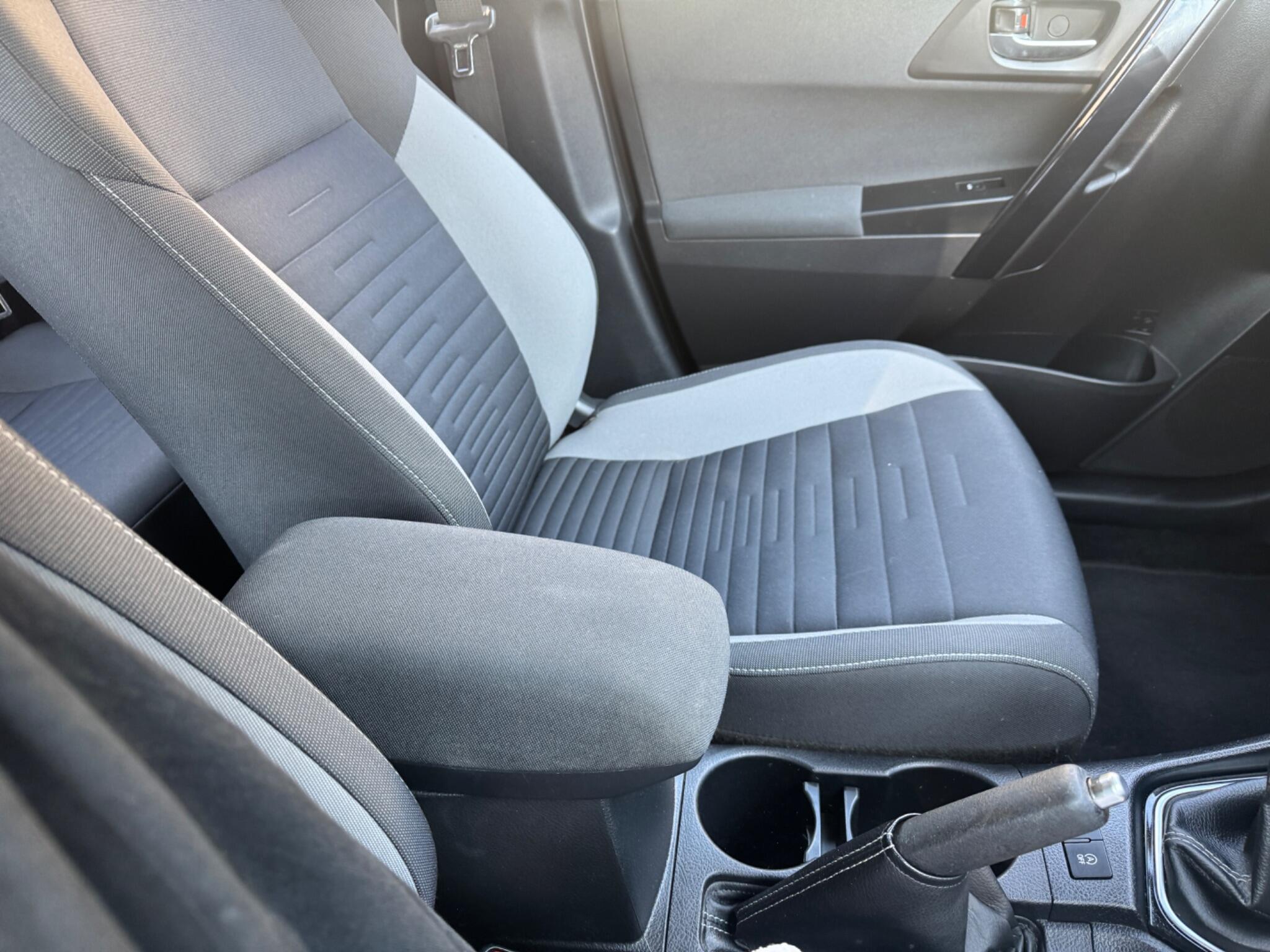Toyota Auris view 57