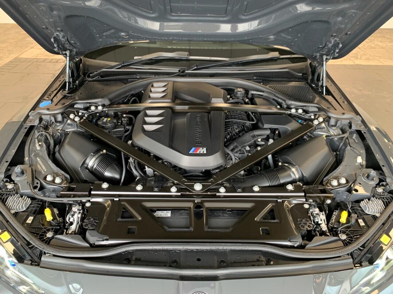BMW M4 view 45