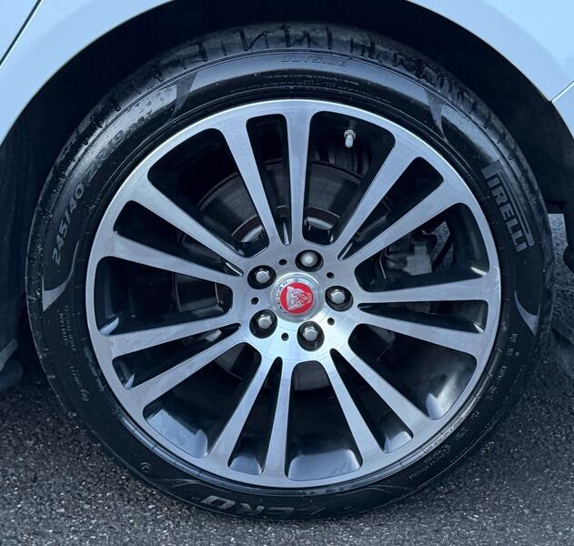 Jaguar XF view 27