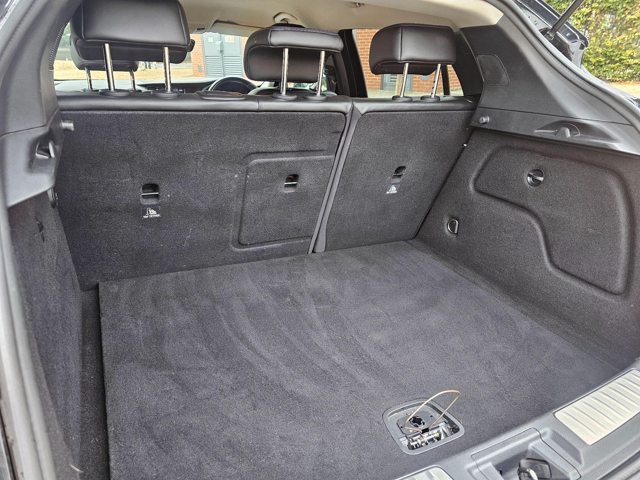 Infiniti Q30 view 21