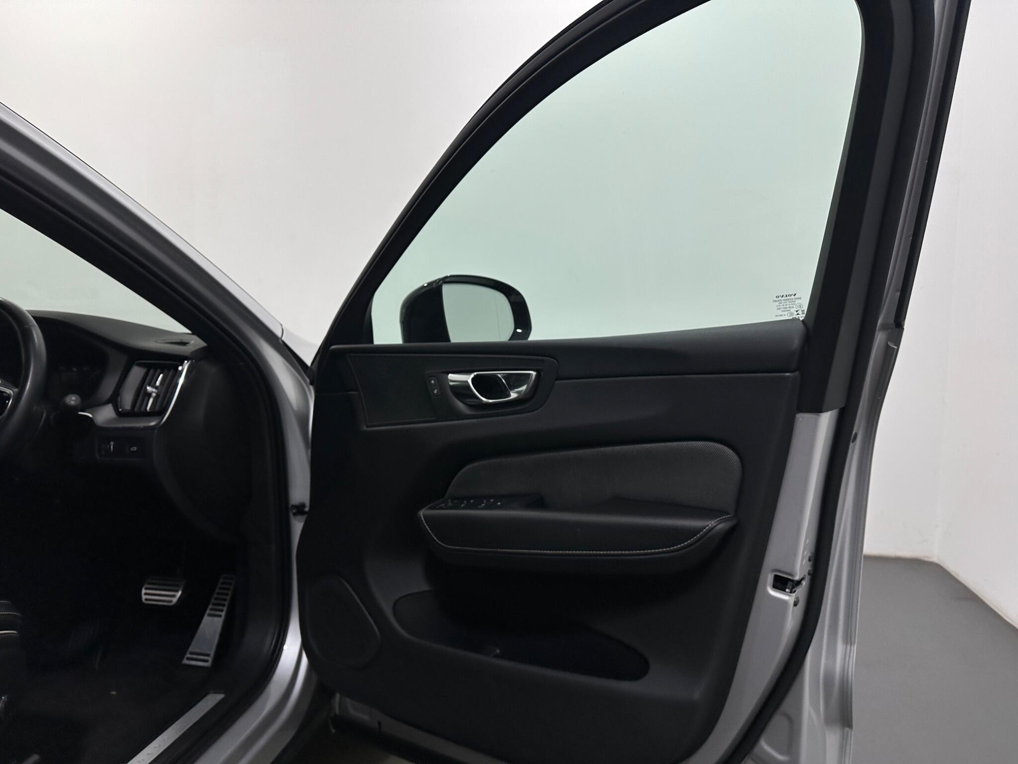 Volvo XC60 view 32