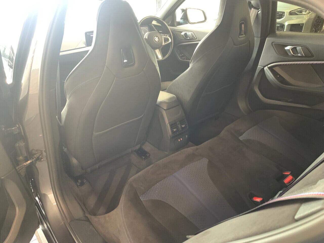 BMW 1 Series view 28