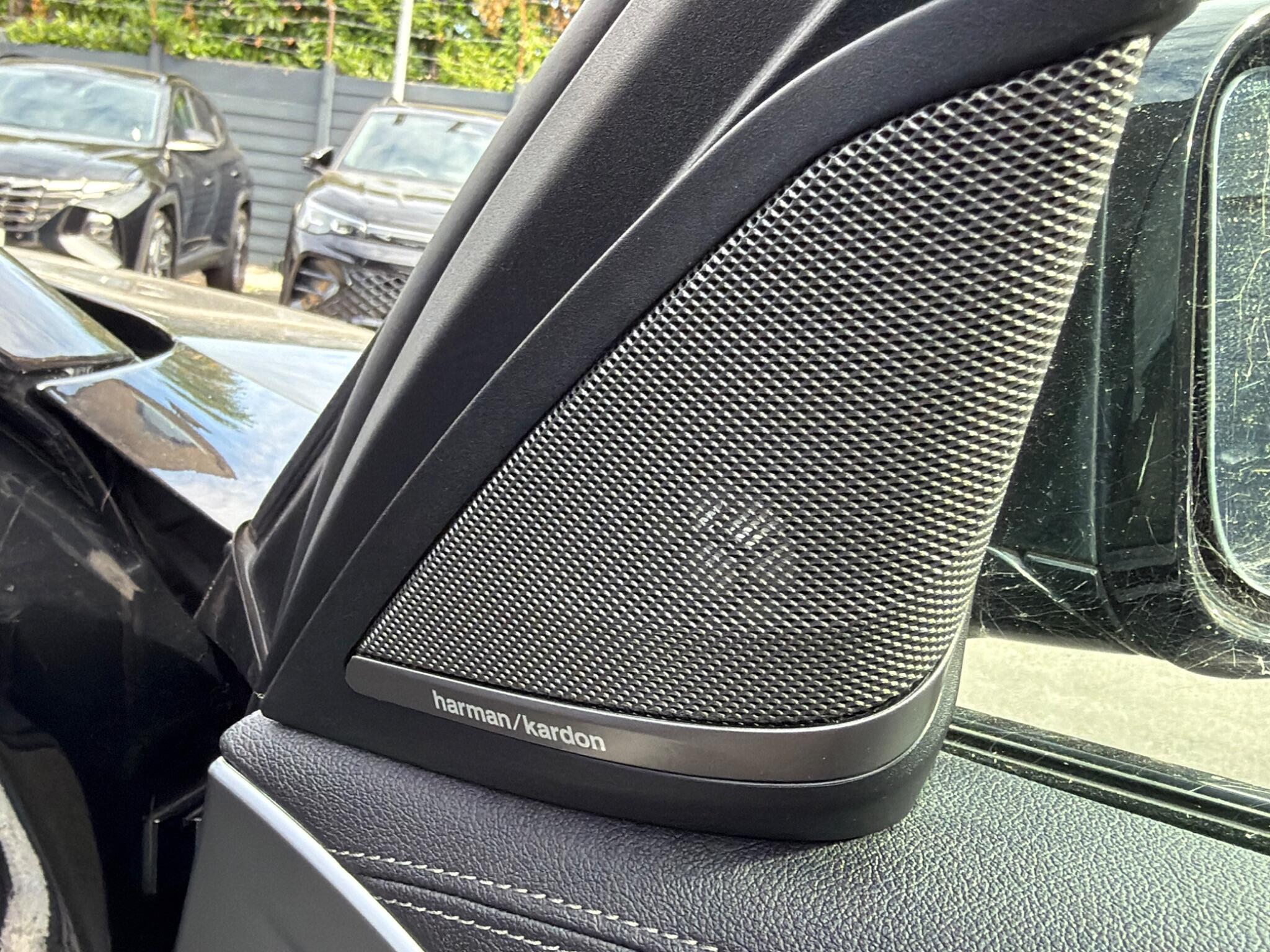 BMW 5 Series view 21