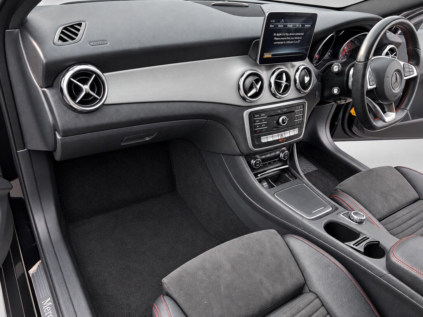 Mercedes-Benz Gla view 36