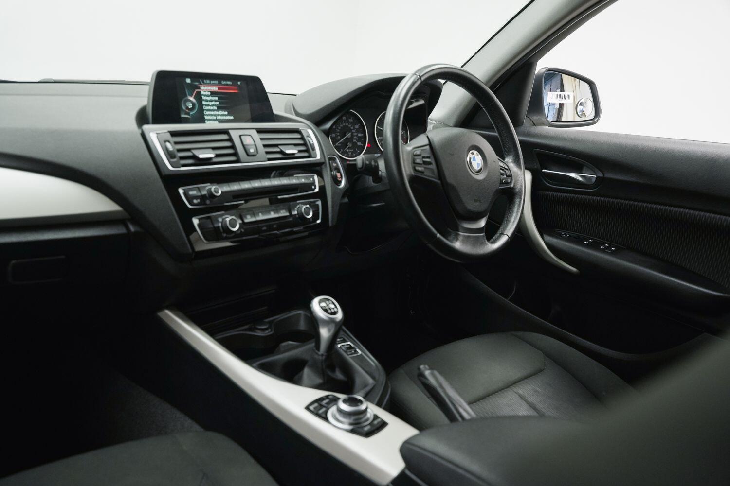 BMW 1 Series view 6