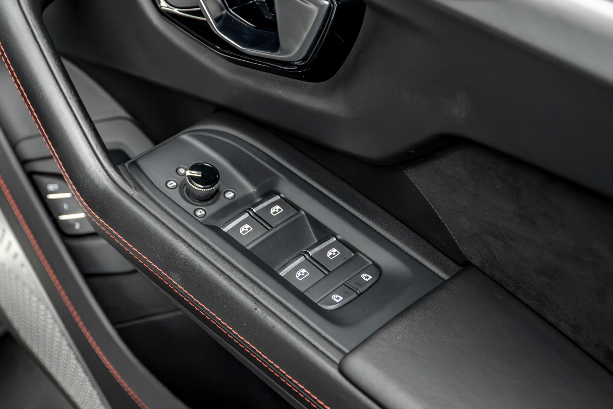 Lamborghini Urus view 33