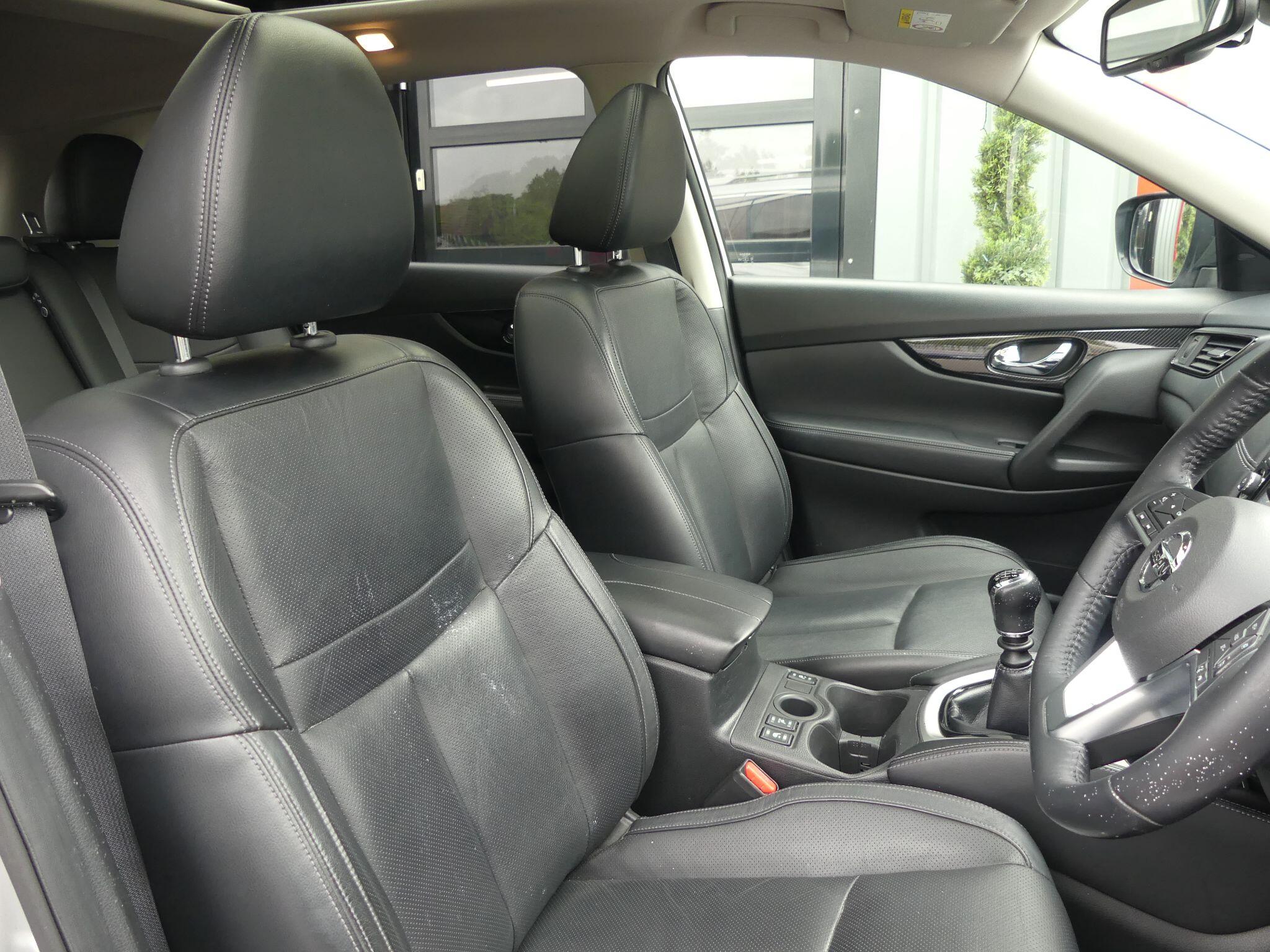 Nissan X-Trail view 2