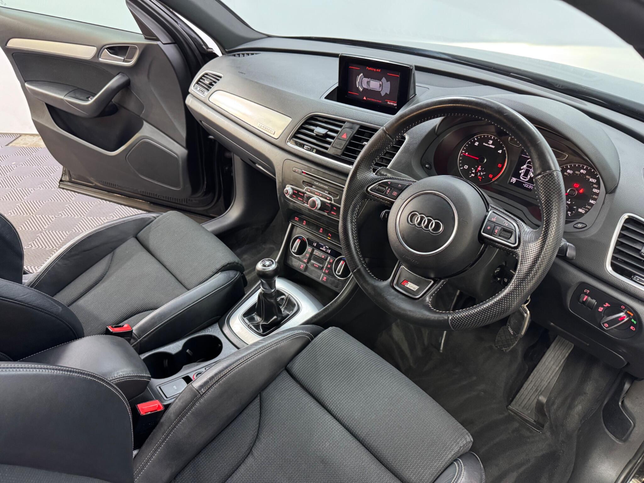 Audi Q3 view 24