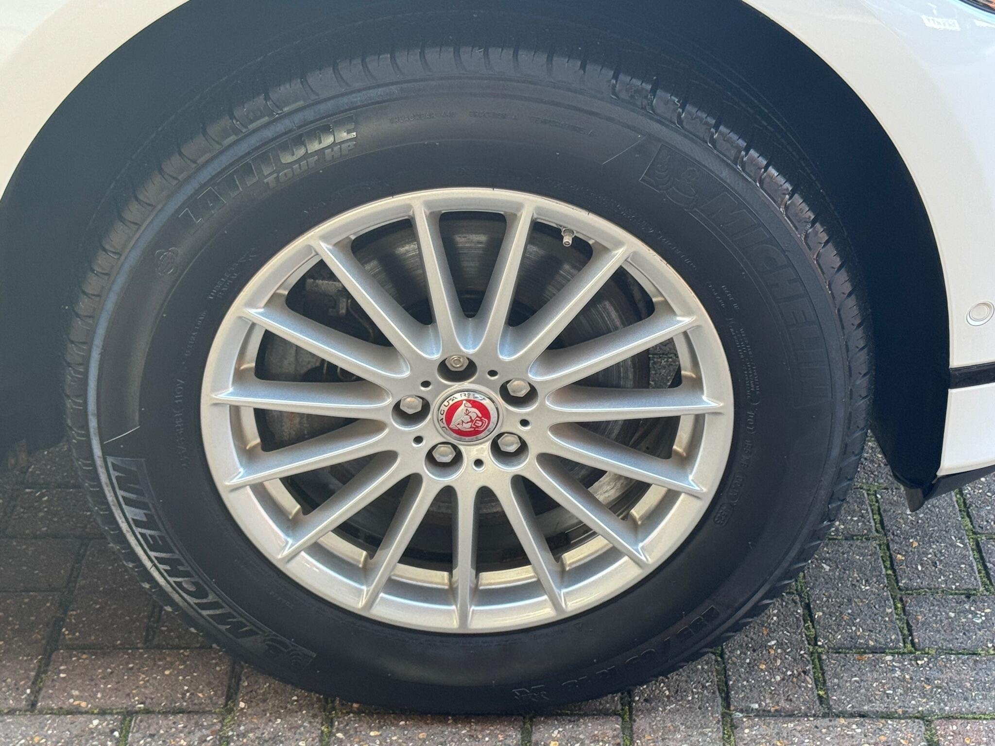 Jaguar I-Pace view 17