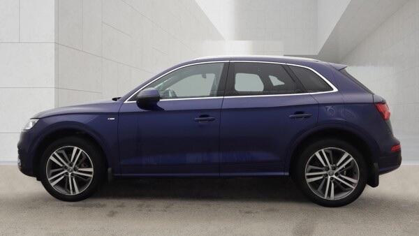 Audi Q5 view 9