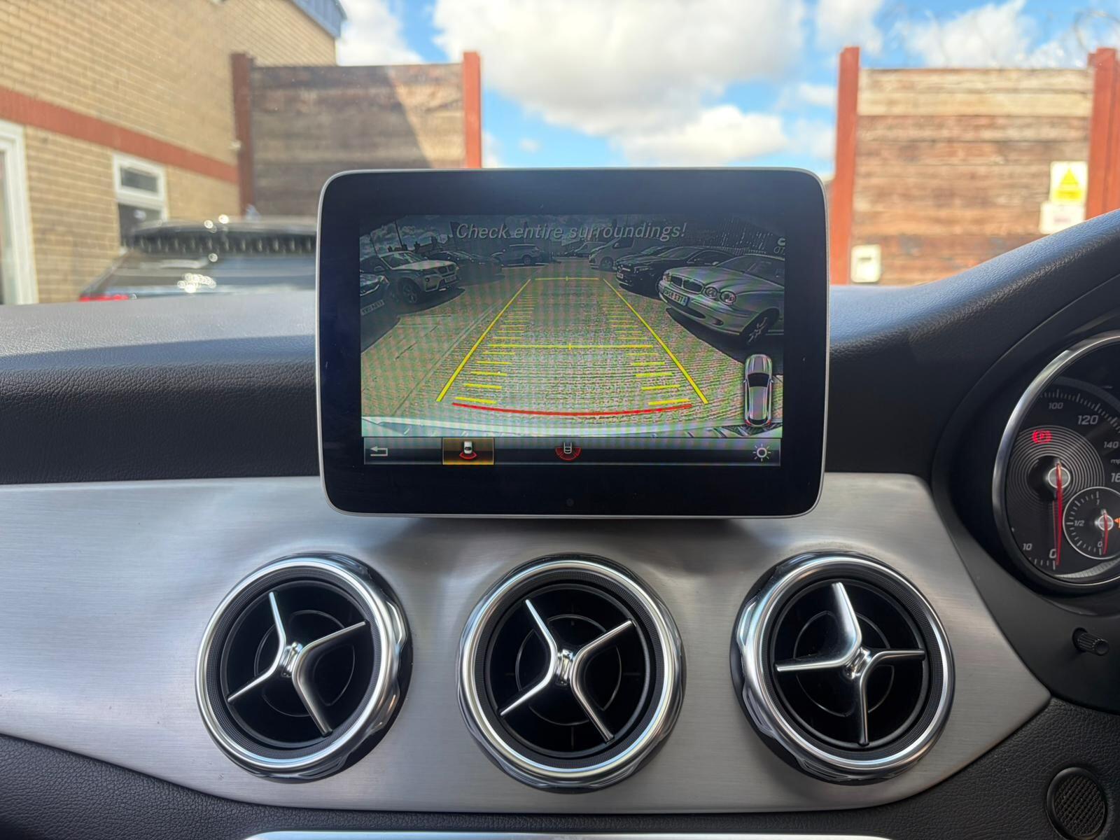 Mercedes-Benz Gla view 25