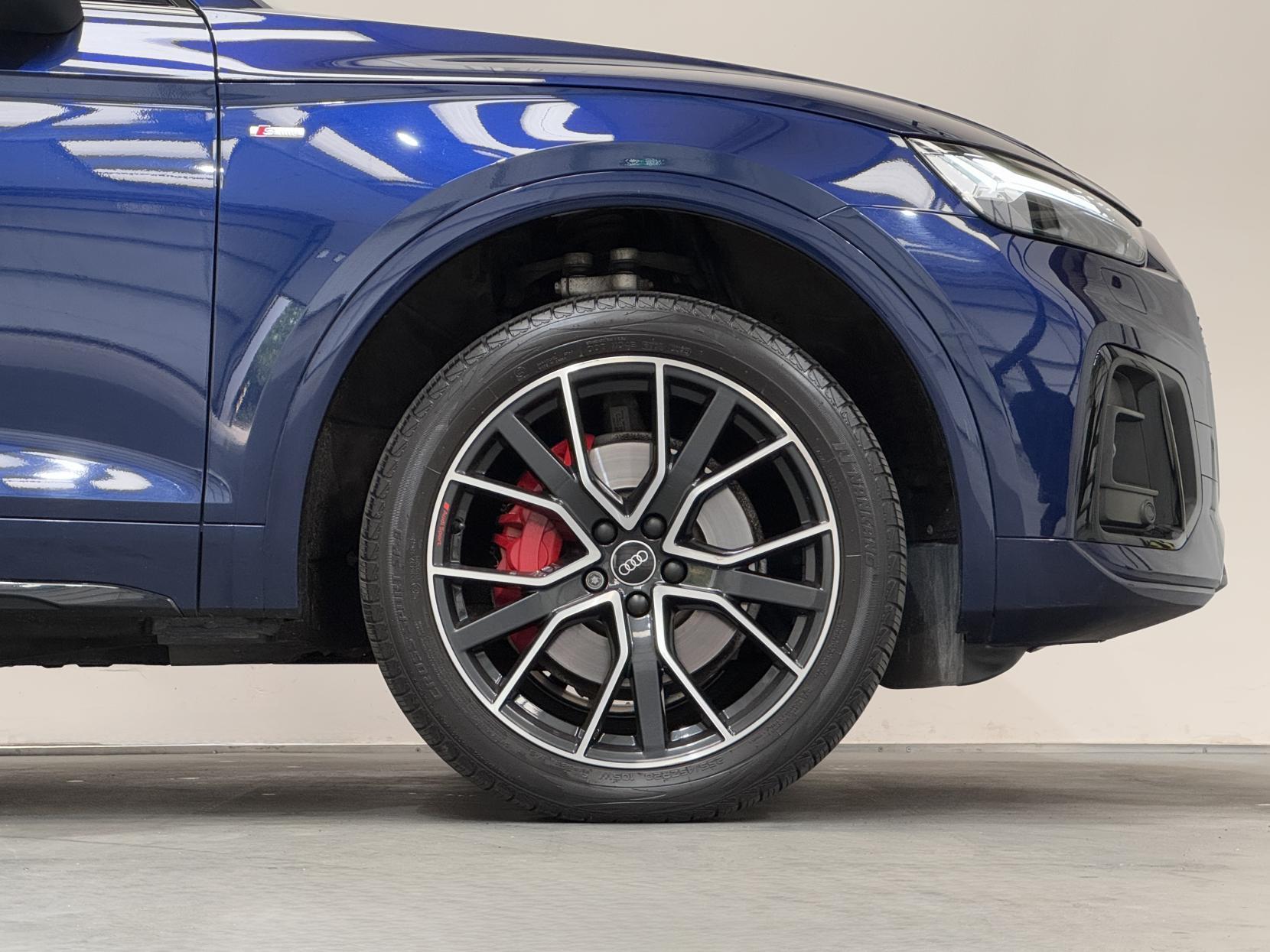 Audi Q5 view 15