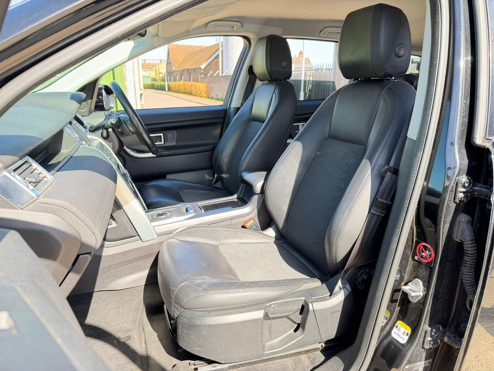 Land Rover Discovery Sport view 29