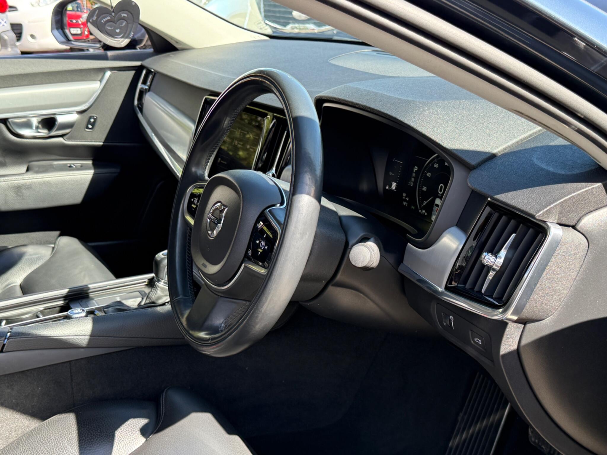 Volvo S90 - Image 40