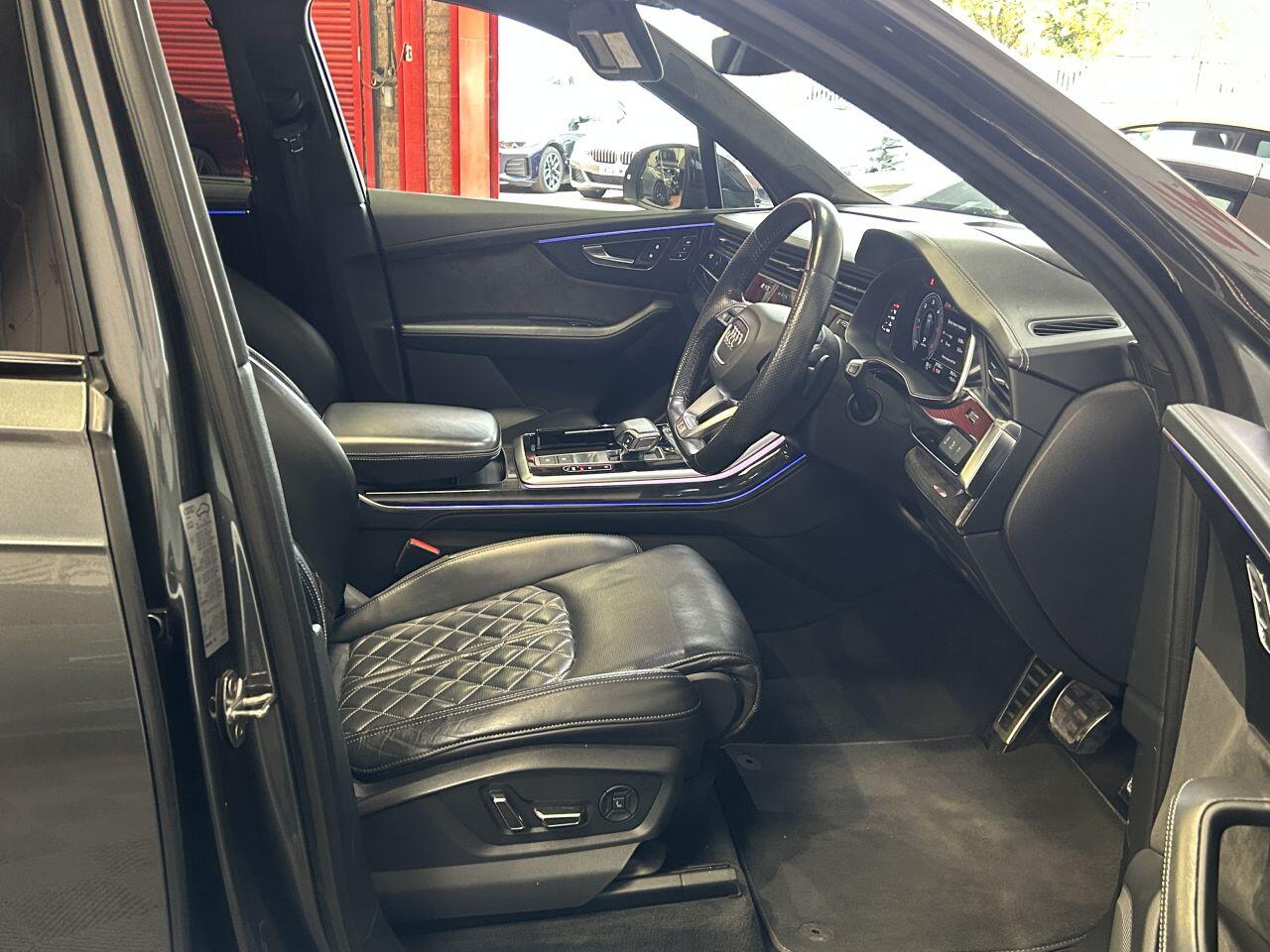 Audi Q7 view 31
