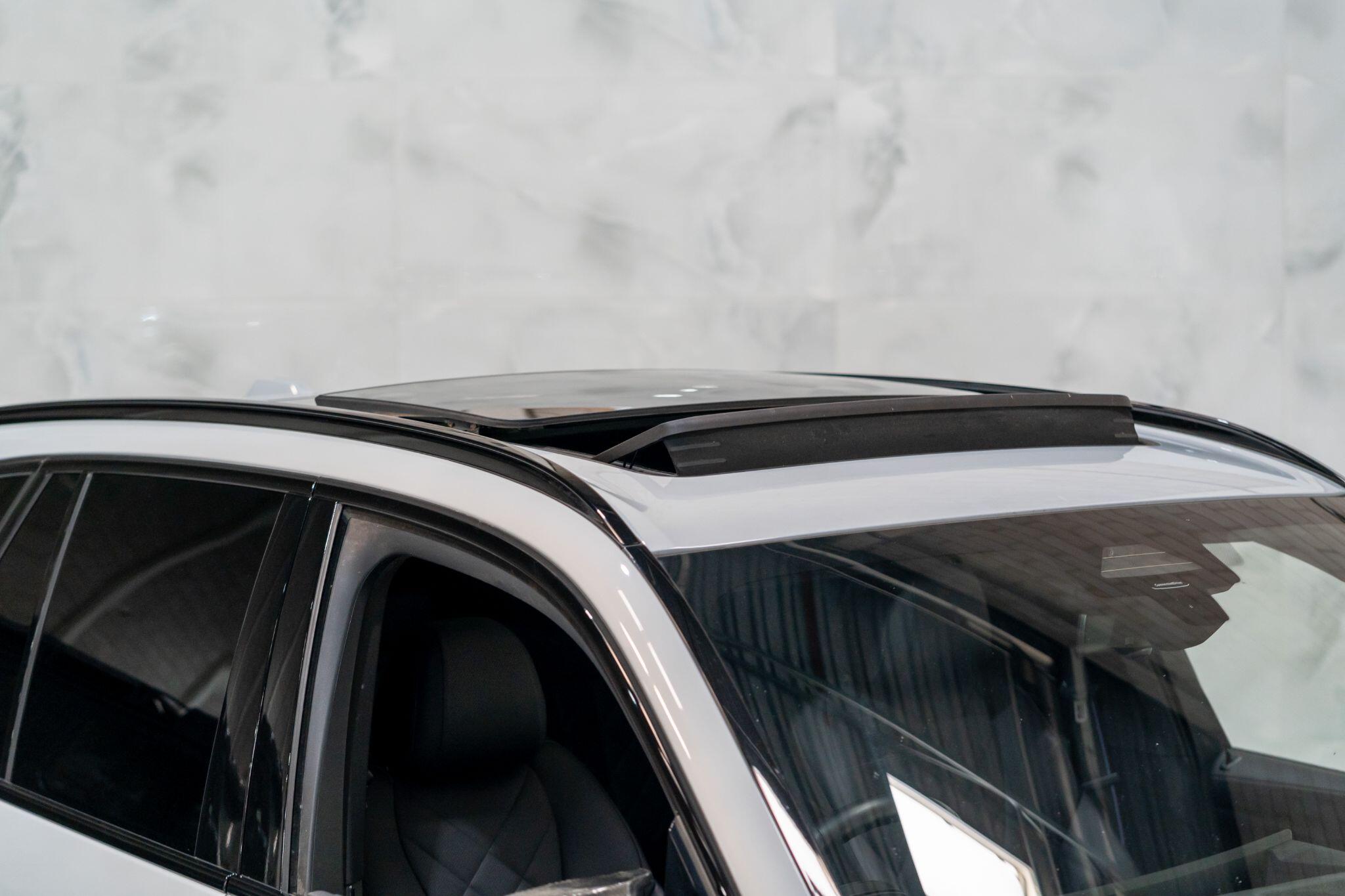 BMW X5 view 2