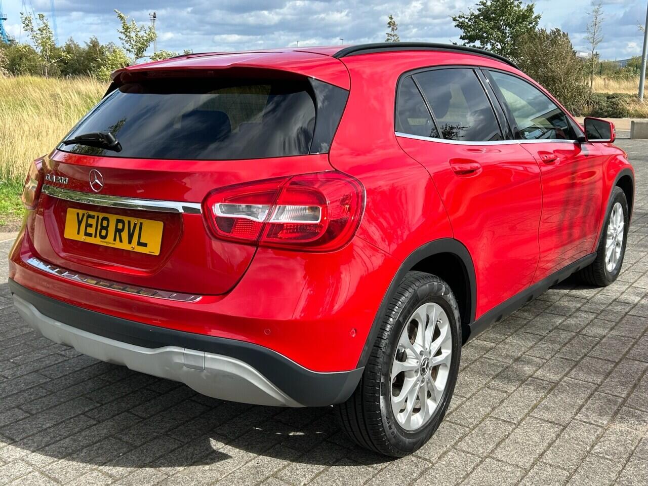 Mercedes-Benz GLA view 11