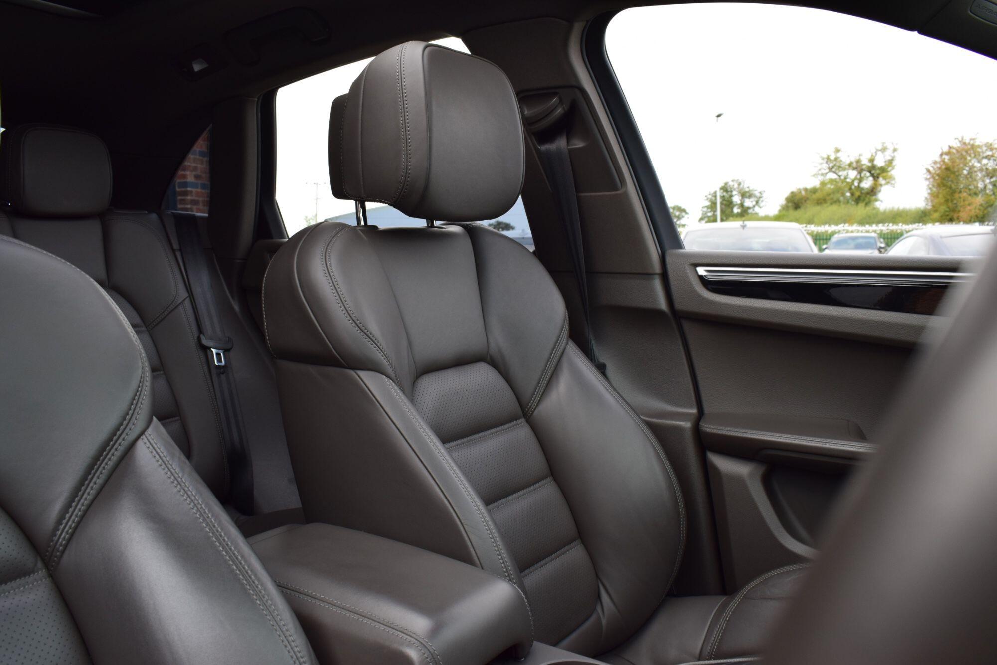 Porsche Macan view 5