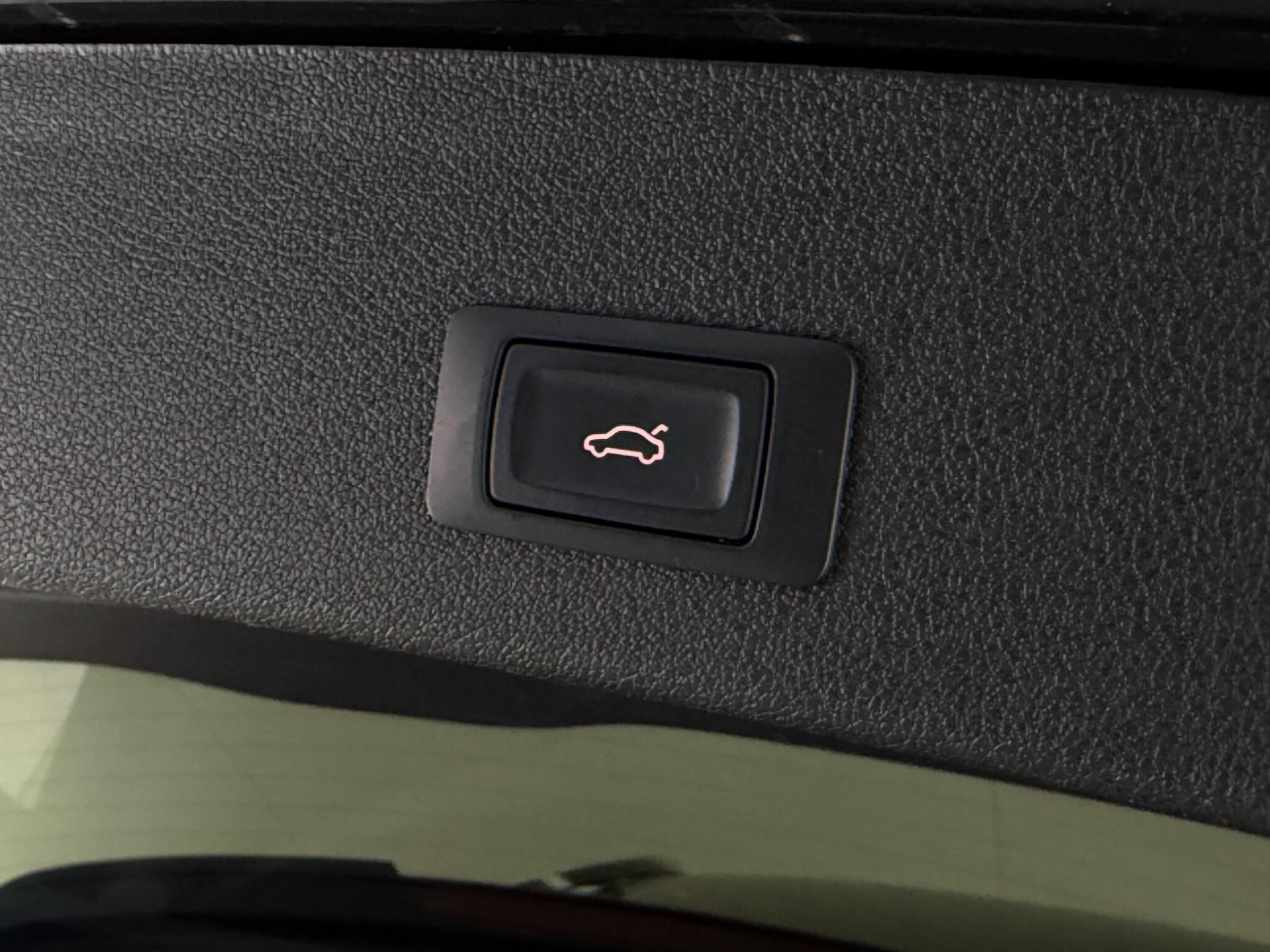 Audi Q5 view 11
