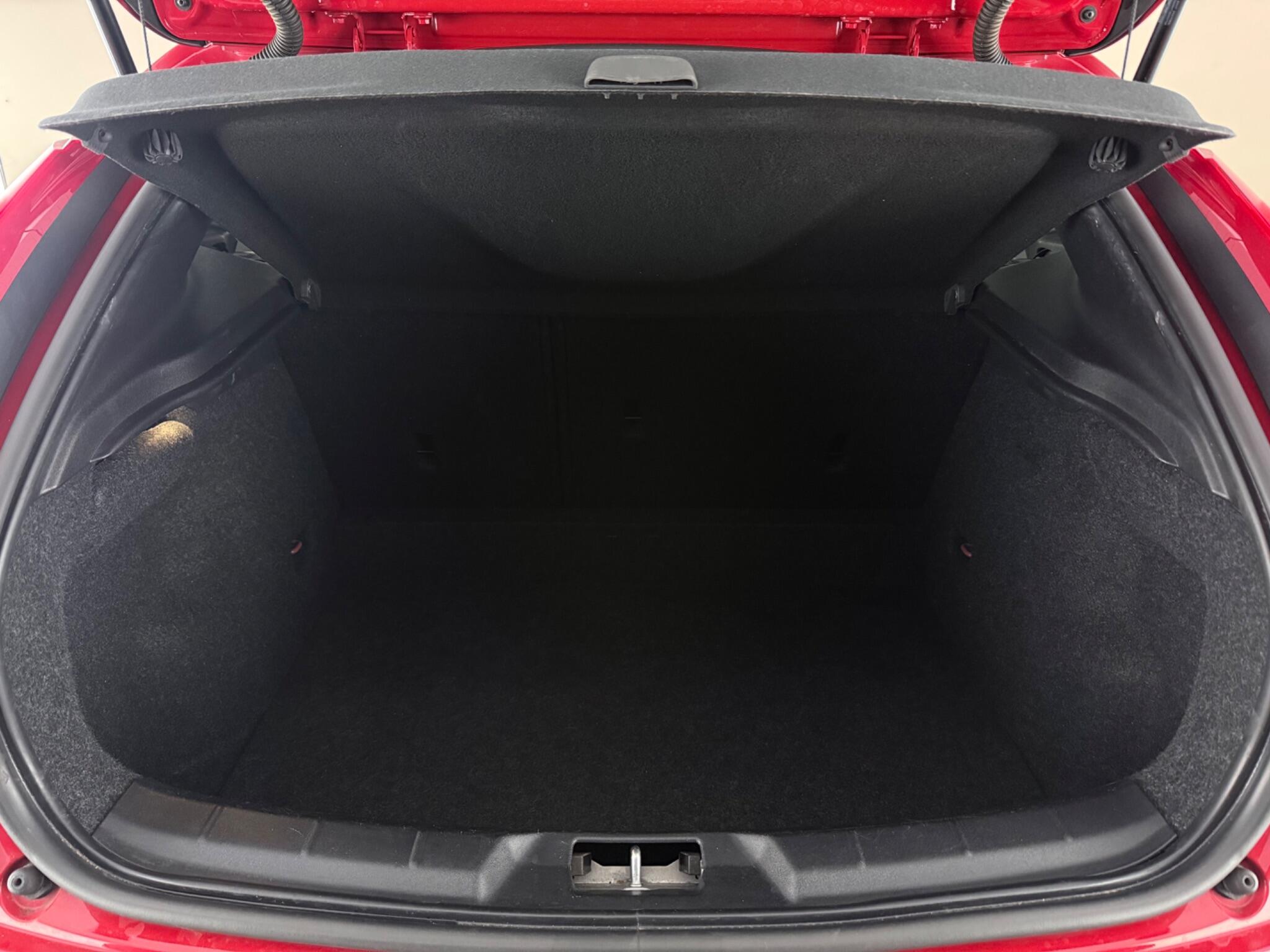 Volvo V40 Cross Country view 10