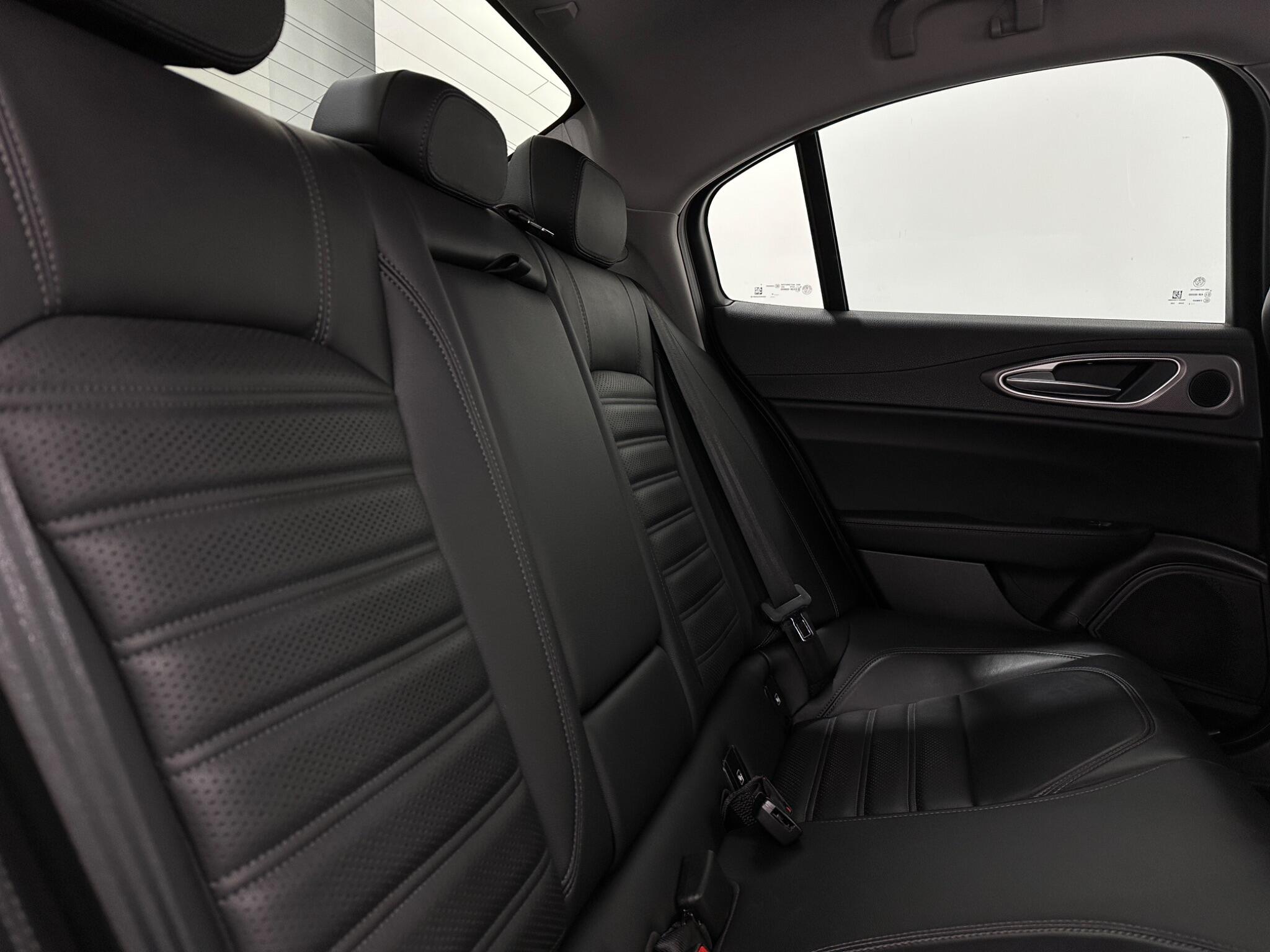 Alfa Romeo Giulia view 40