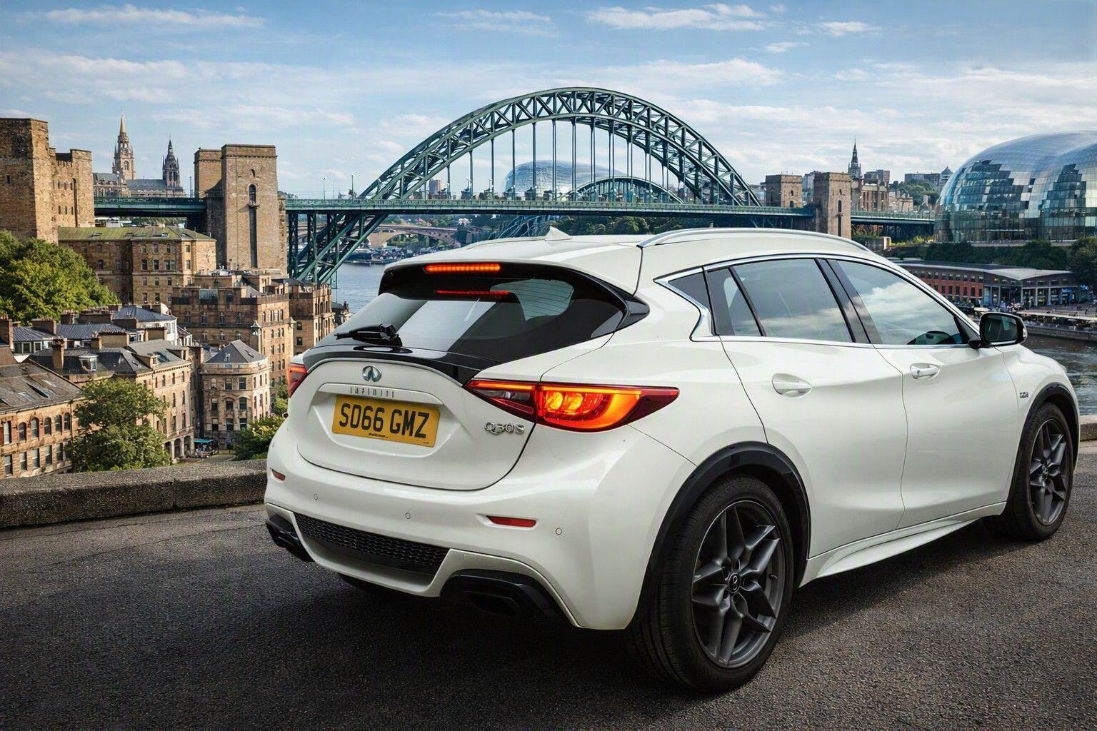 Infiniti Q30 view 2